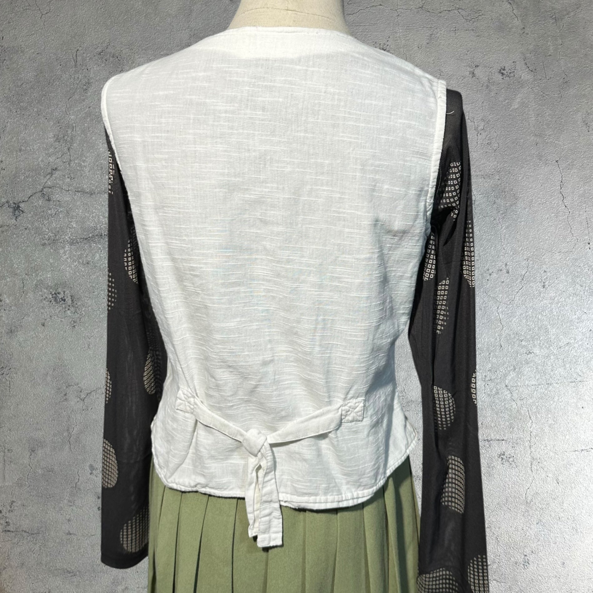 vintage(ヴィンテージ) leaf and flower stich vest blouse リーフと花刺繍のカットワークレース前開きベスト ブラウス 表記無し(Mサイズ程度) ホワイト