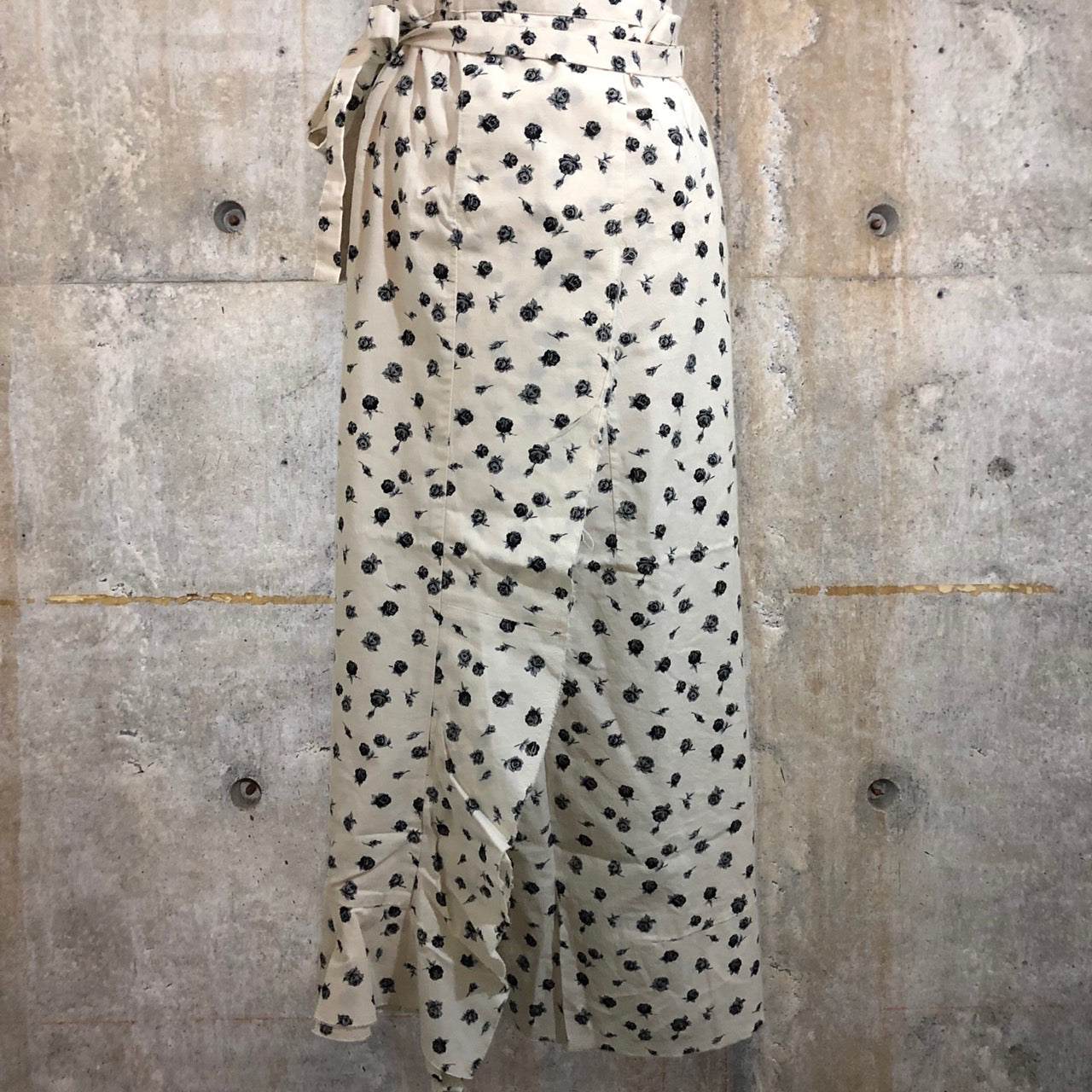 COMME des GARCONS(コムデギャルソン) 02SSフラワープリント巻きスカート/00S/稀少/花柄 GE-S042 SIZE FREE アイボリー×ブラック AD2001