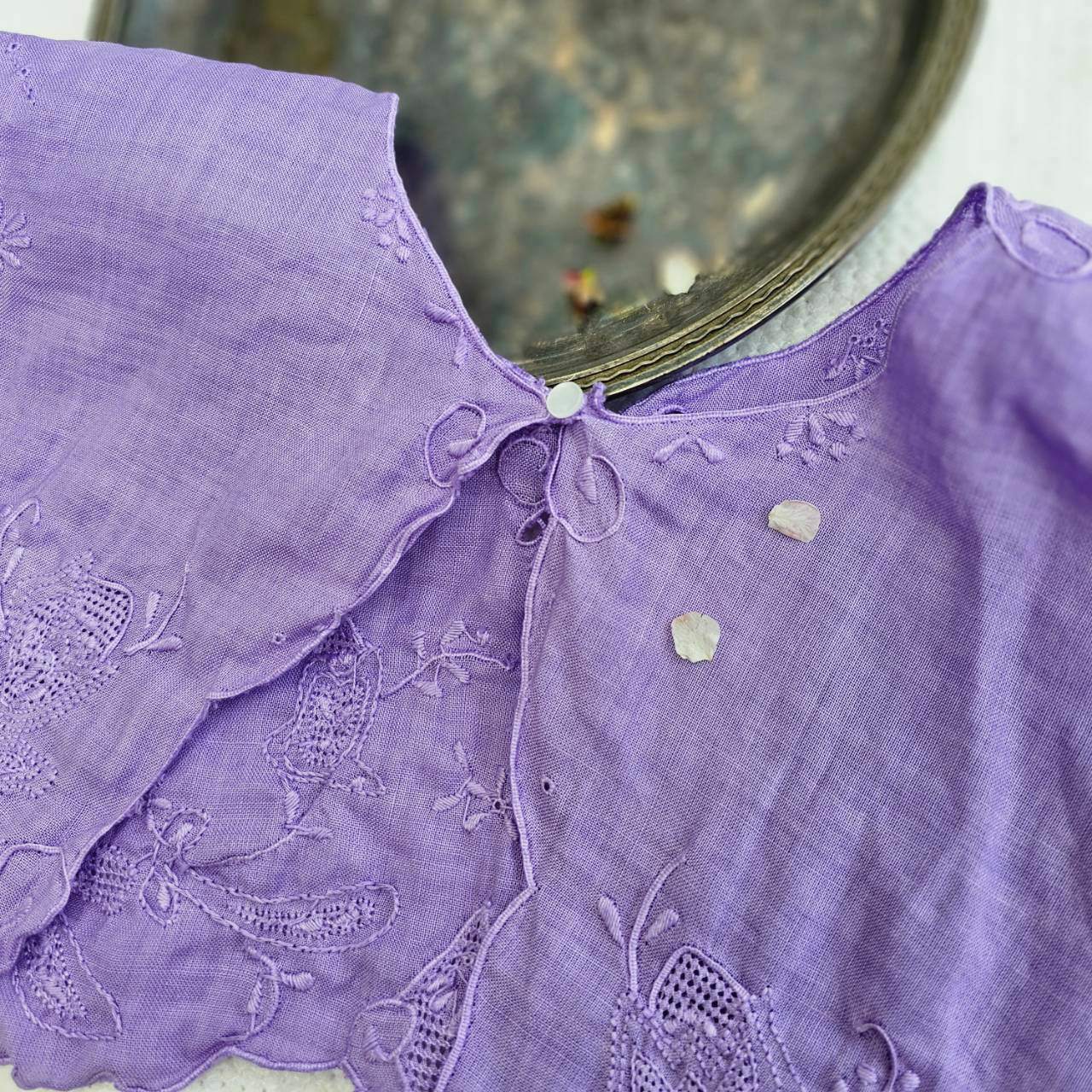 Euro vintage(ヨーロッパヴィンテージ) flower embroidery linen collar 刺繍入りリネンのつけ襟 ラベンダー 未使用に近い/後染め加工 ラベンダー