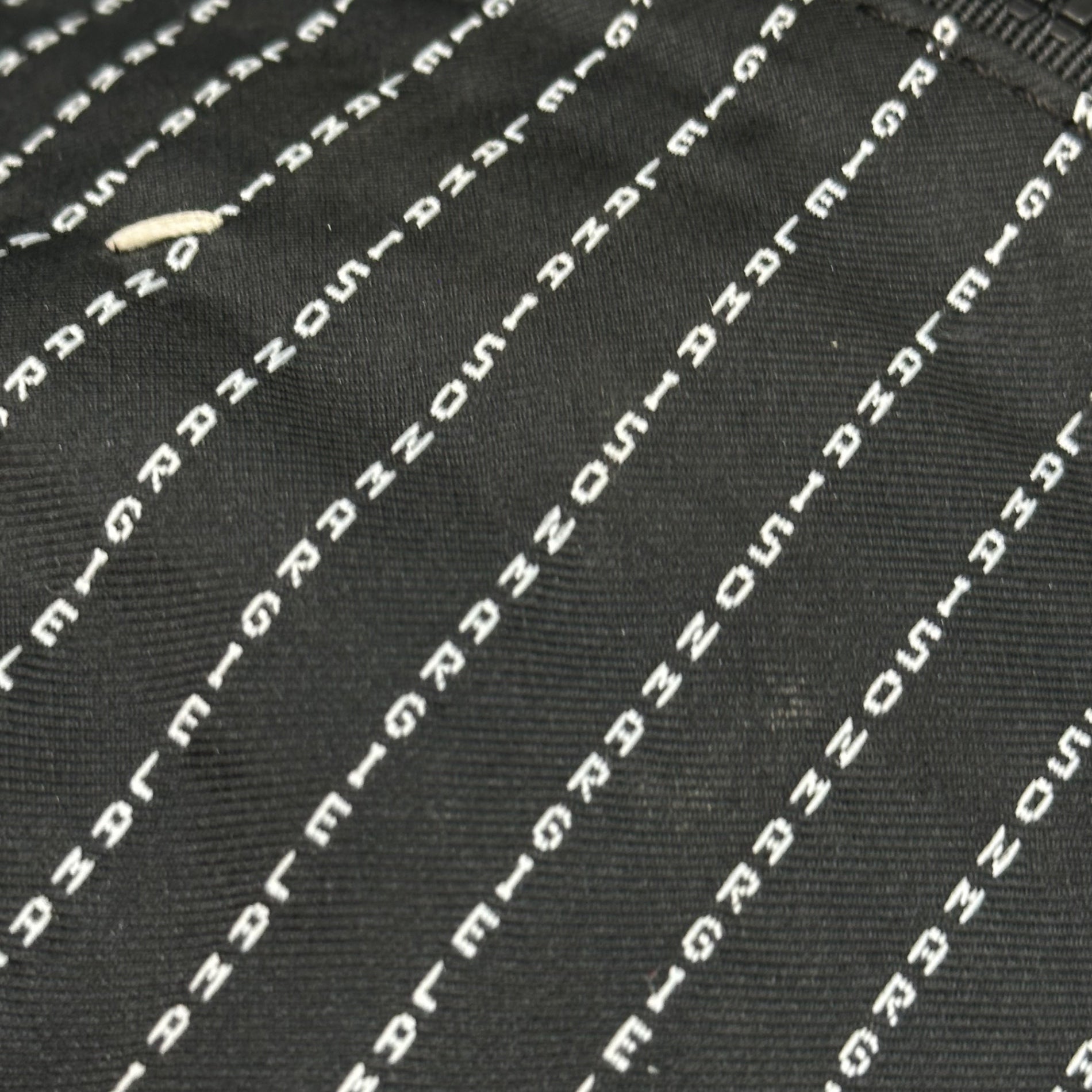 MAISON MARGIELA(メゾンマルジェラ) 20AW Logo Pinstripe Body Bum Bag ロゴ ピンストライプ ボディ バムバッグ S55WB0010 P3533 ブラック×ホワイト ⑪ライン