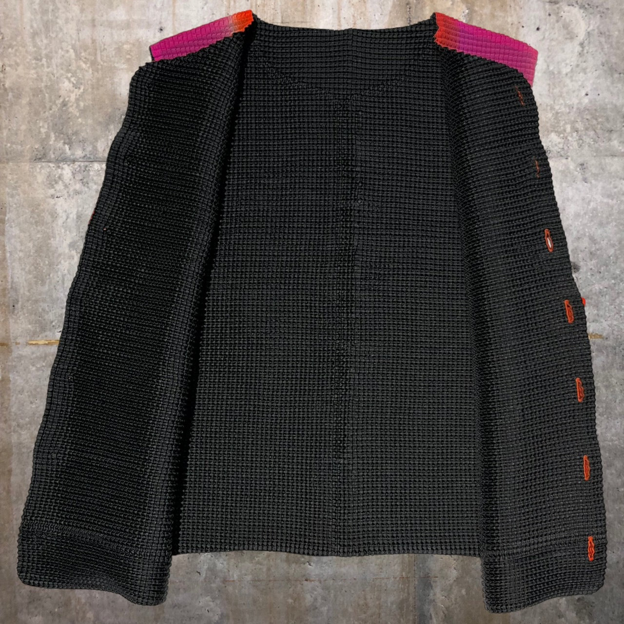 ISSEY MIYAKE(イッセイミヤケ) 98’sグラデーションプリーツベスト IM84-FE650 M オレンジ×ピンク