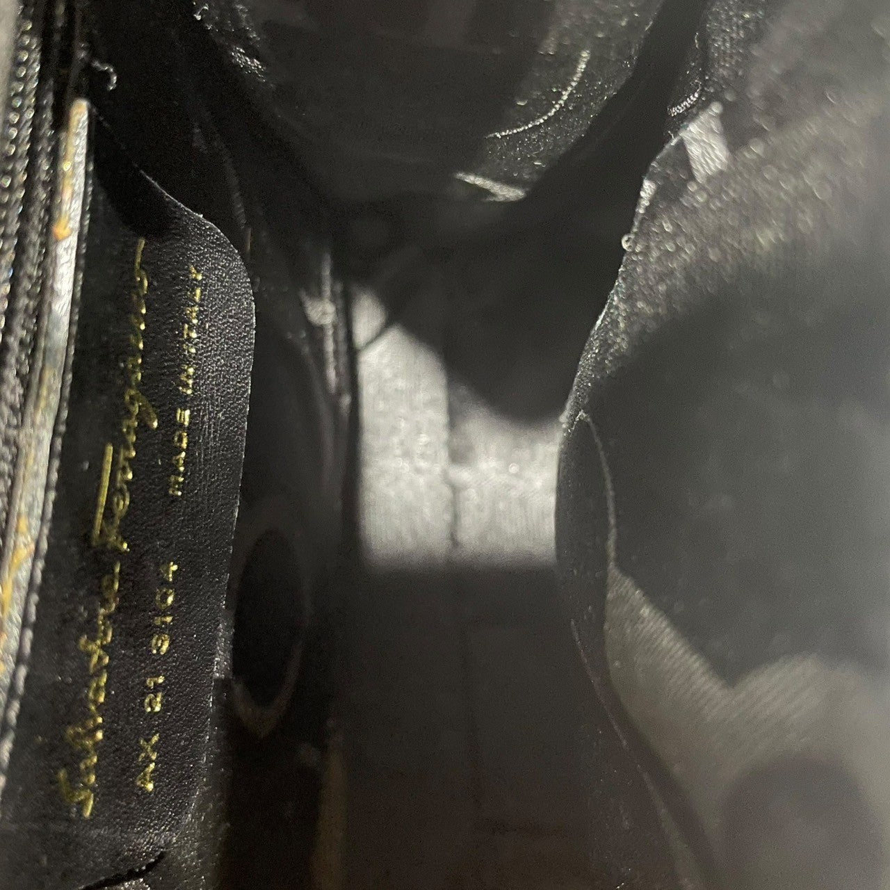 Salvatore Ferragamo(サルヴァトーレフェラガモ) Vara Ribbon Enamel Leather Hand Bag ヴァラ リボン エナメル レザー ハンド バッグ AX 21 3104 ブラック