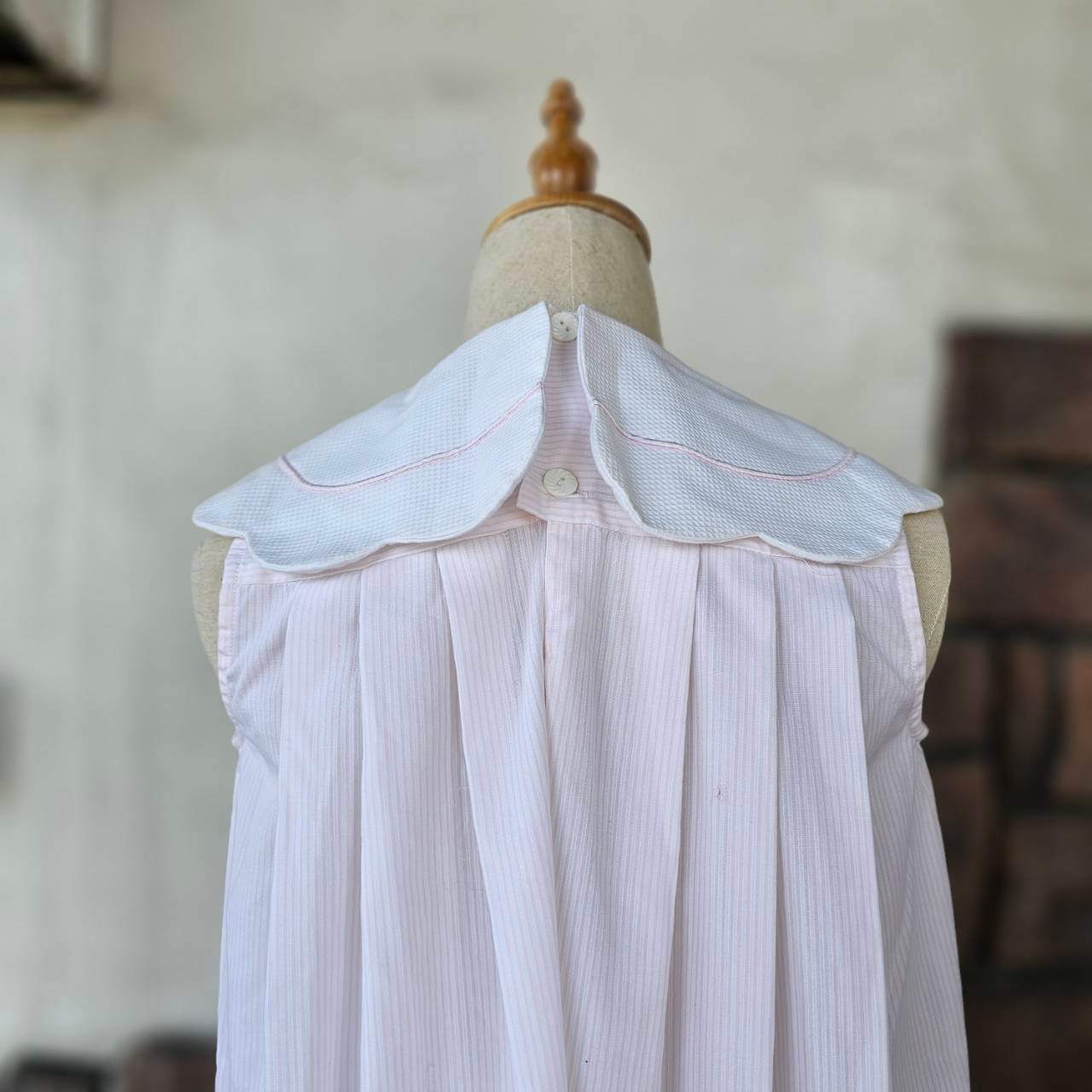 Euro vintage(ヨーロッパヴィンテージ) 70's~〘Jacadi〙big collar smock dress ペールトーンカラーと大きな襟のスモッグドレス ワンピース (for Childresn's) 10(140~150) ホワイト×ピンク