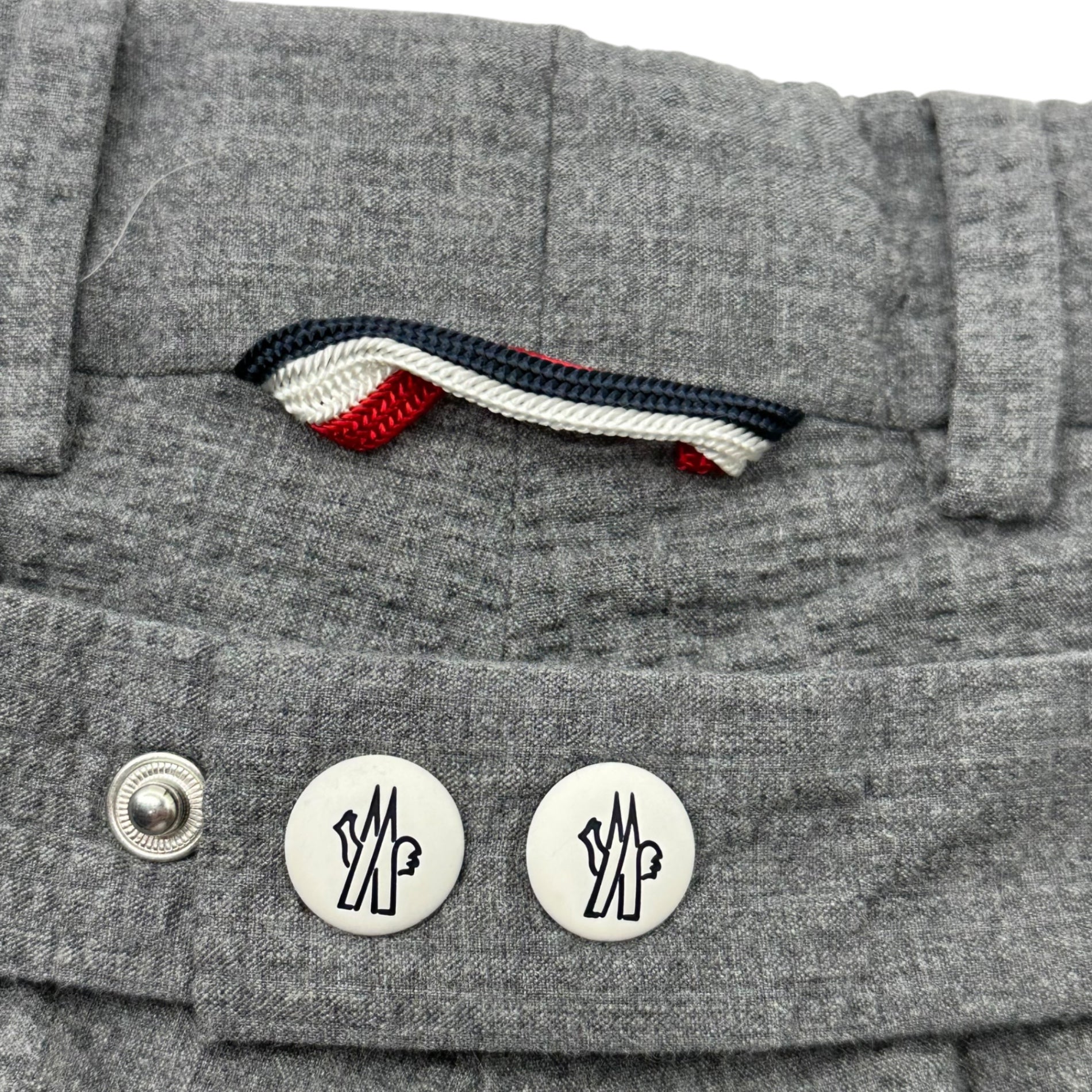 MONCLER GAMME BLEU(モンクレールガムブルー) Seersucker Side Button Shorts シアサッカー サイドボタン ショーツ D13911301100 4 グレー ハーフ ショート パンツ コットン