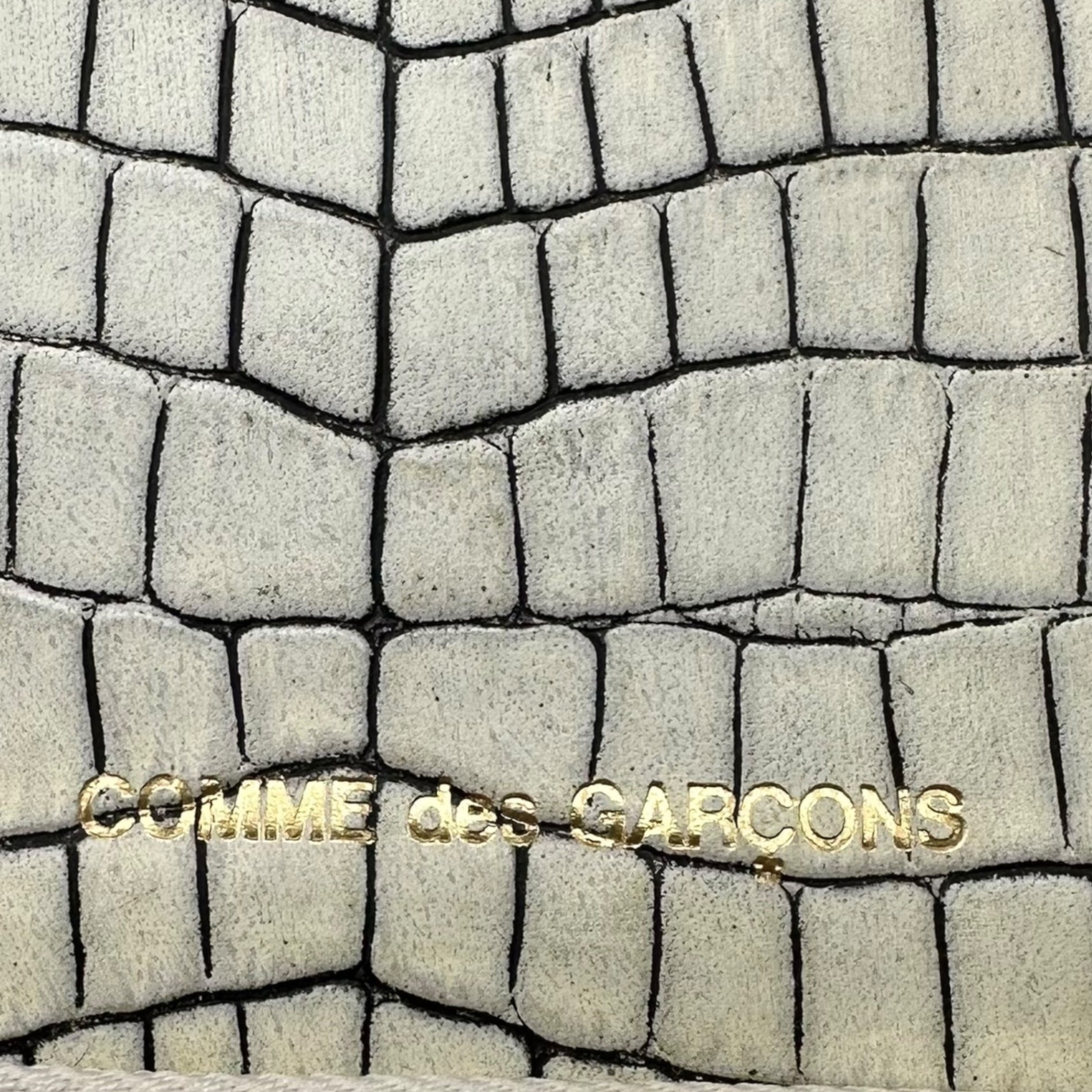 COMME des GARCONS(コムデギャルソン) Crocodile-Embossed Leather Round Zip Wallet クロコ型押し レザー ラウンド ジップ ウォレット ホワイト 2折り財布