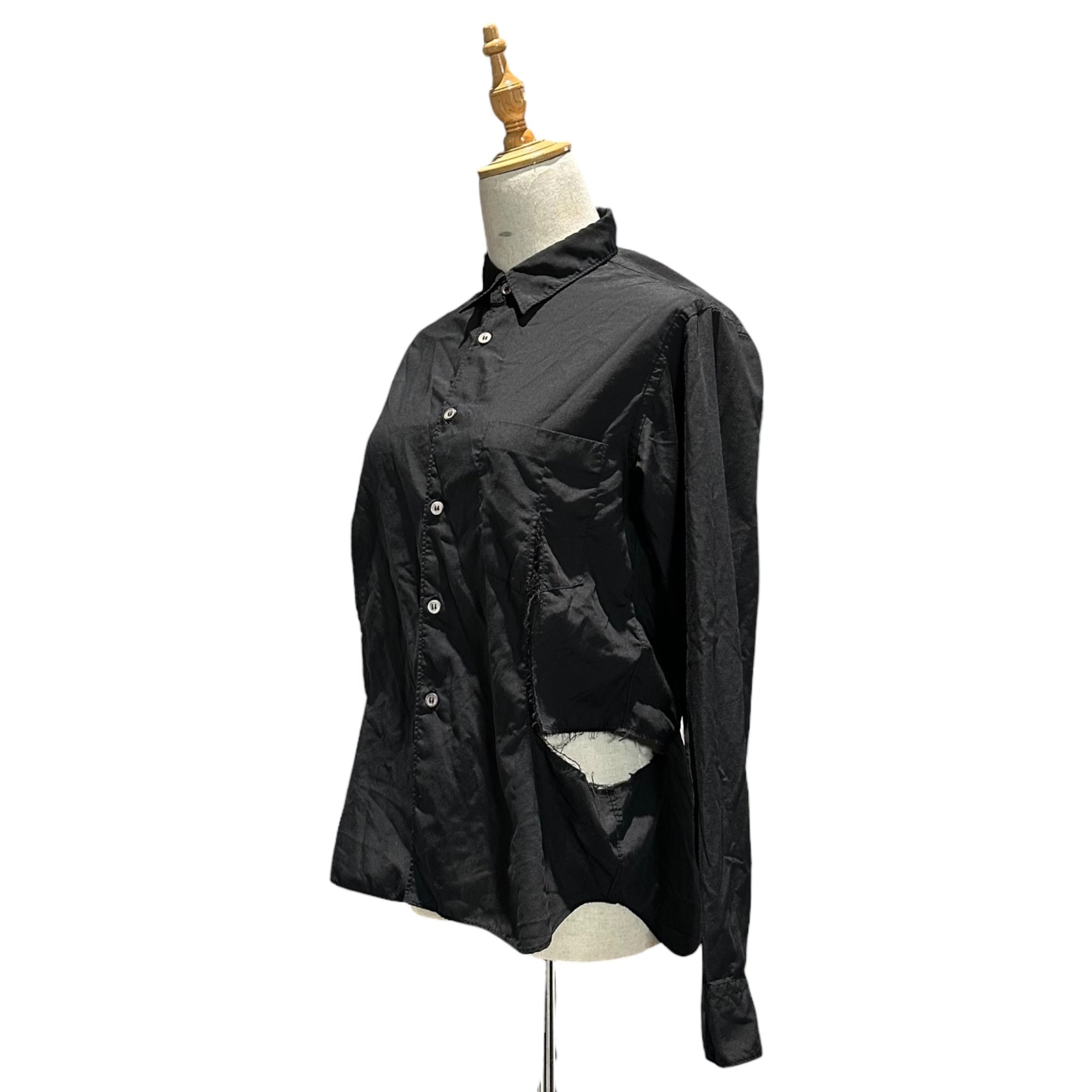 BLACK COMME des GARCONS(ブラックコムデギャルソン) 23SS Side-ripped Regular Collar L/S Shirt サイド 破れ加工 レギュラーカラー 長袖 シャツ 1K-B010 XS ブラック AD2022 ブラウス