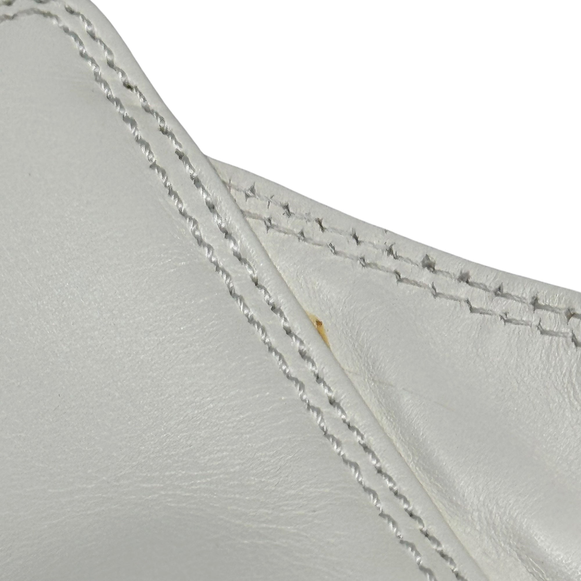 CHANEL(シャネル) 2000's CC Logo Lambskin Square Backpack ココマーク ラムスキン スクエア リュック ホワイト 600万台 バックパック