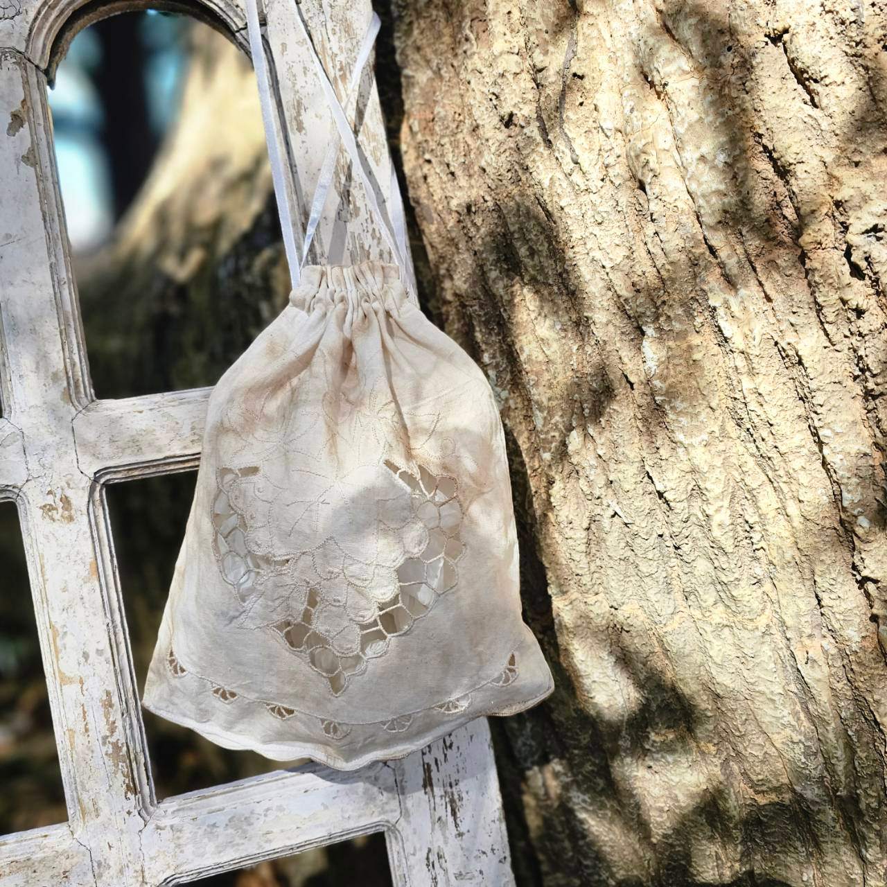 Euro antique(ヨーロッパアンティーク) antique linen cutwork embroidery purse アンティークリネンのカットワーク刺繍巾着 ポーチ 後染め加工 ピンクベージュ