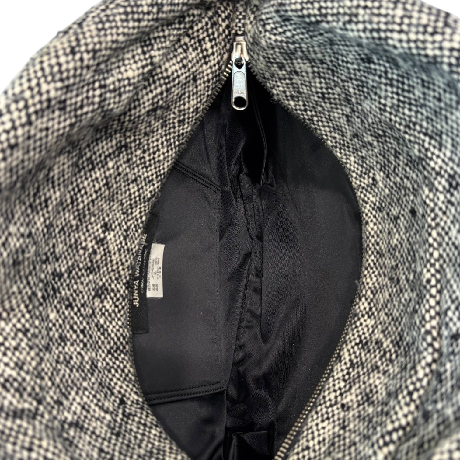 COMME des GARCONS JUNYA WATANABE(コムデギャルソンジュンヤワタナベ) Tweed Quilted Single-Handle Handbag ツイード 中綿 ワンハンドル ハンド バッグ JK042040 ホワイト×ブラック