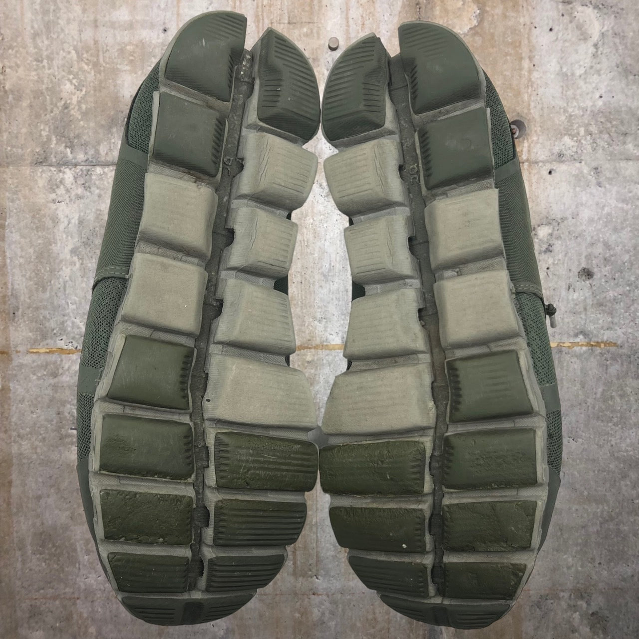 on(オン) Cloud Waterproof/ローカットスニーカー 26cm カーキ