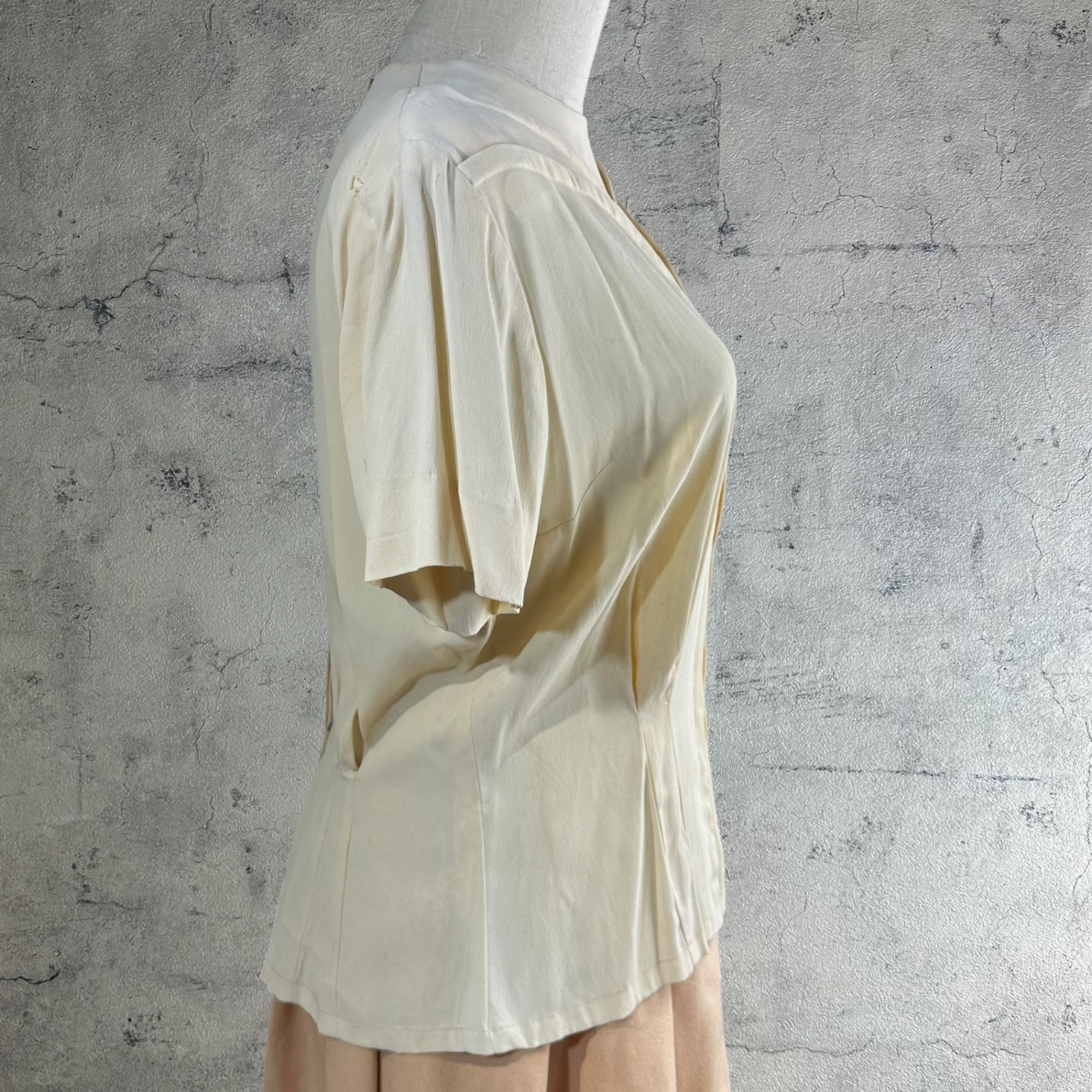 VINTAGE(ヴィンテージ) front design blouse デザインカットソー 後ろボタン 表記無し(Mサイズ程度) ベージュ / 小穴有