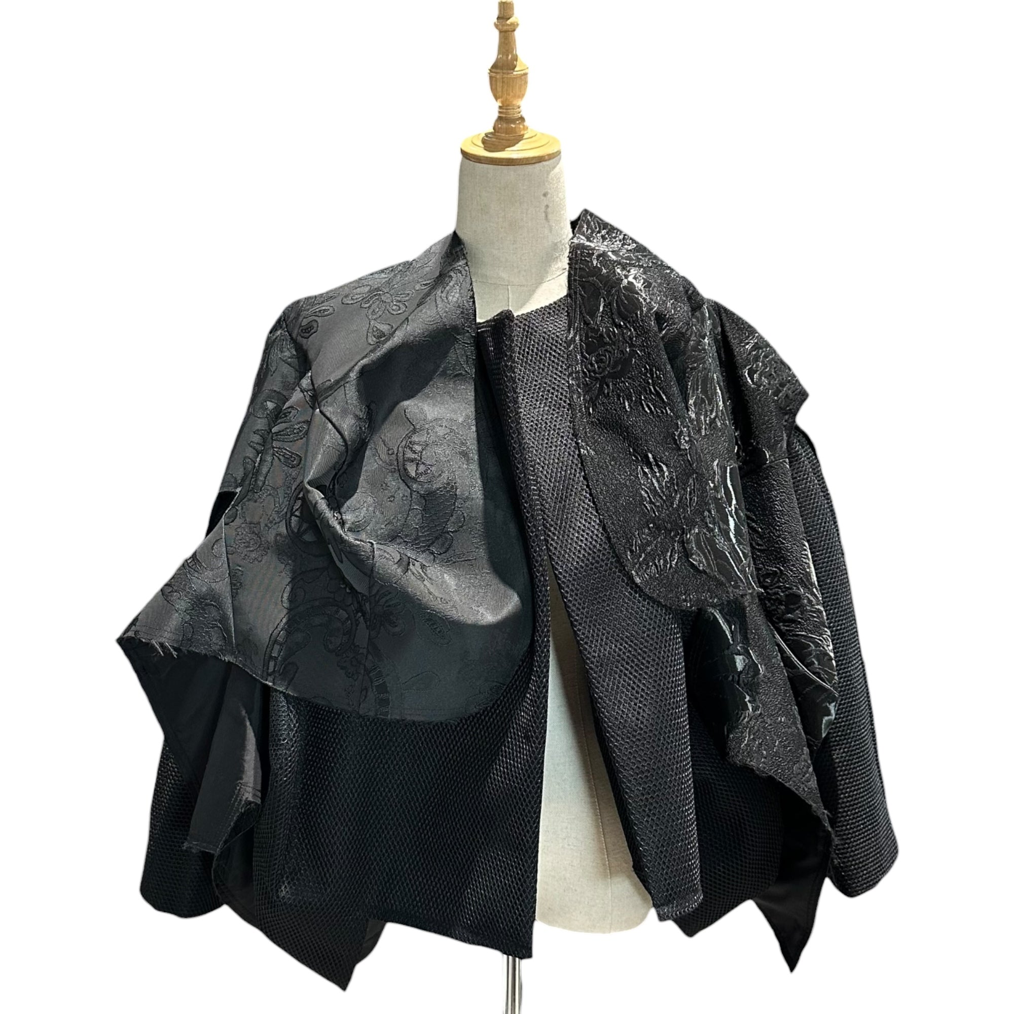 COMME des GARCONS(コムデギャルソン) 2026SS ”AFTER THE DUST” Mixed-Media Jacket アフターザダスト期 異素材 ドッキング ジャケット GQ-J010 XS ブラック AD2025 アシンメトリー クルップド ブルゾン 著名人着用