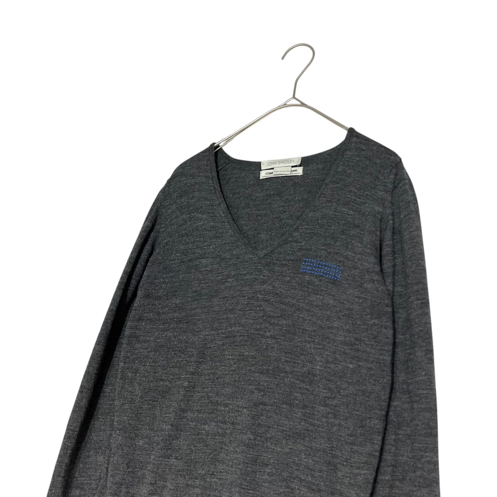 COMME des GARCONS × JOHN SMEDLEY(コムデギャルソン × ジョンスメドレー) V neck one point design knit Vネック ワンポイント デザイン ニット コラボ OP-N006 S チャコールグレー