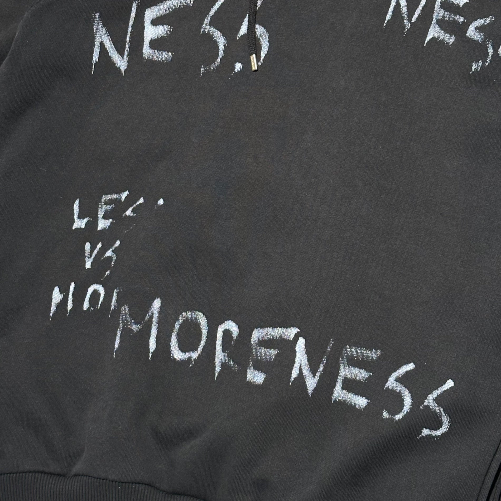 Dior HOMME(ディオールオム) 16SS by Kris Van Assche ”LESS NESS LOVE NESS MORE NESS” Graffiti Hoodie 落書き プリント プルオーバー パーカー 163J656 XS ブラック クリスヴァンアッシュ期 2016
