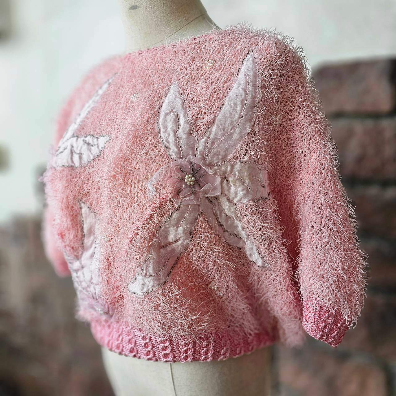 Euro vintage(ヨーロッパヴィンテージ) 70's~light pale pink fancy yarn knit half sleeve top スパンコール刺繍とファンシーヤーンのスプリングニット Lサイズ程度/前身頃に若干のシミ有 ピンク
