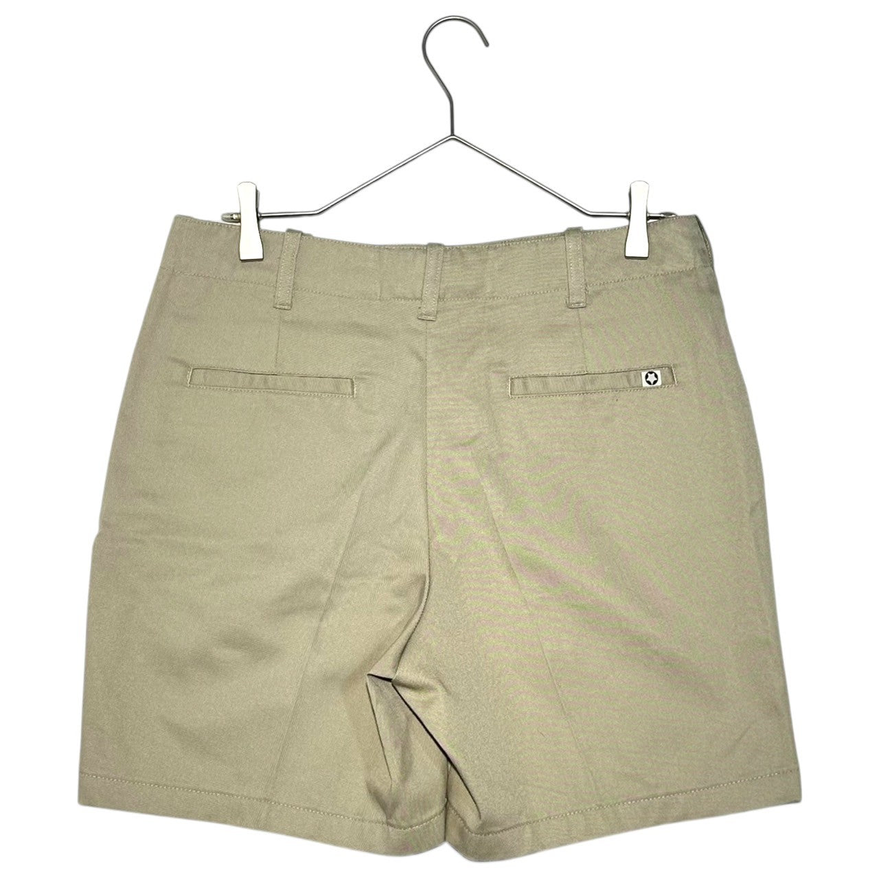 FINESSE × GOOD ENOUGH(フィネス × グッドイナフ) Back Pocket Star Tab Cotton Poly Chino Shorts バック ポケット スタータブ コットン ポリ チノ ショーツ M ベージュ