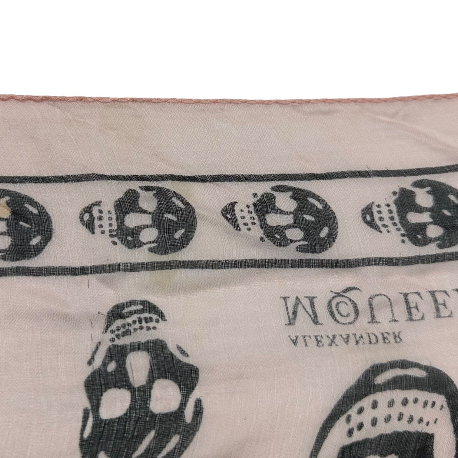 ALEXANDER MCQUEEN(アレキサンダーマックイーン) Stole with skull design スカル 総柄 ストール ピンク×ブラック