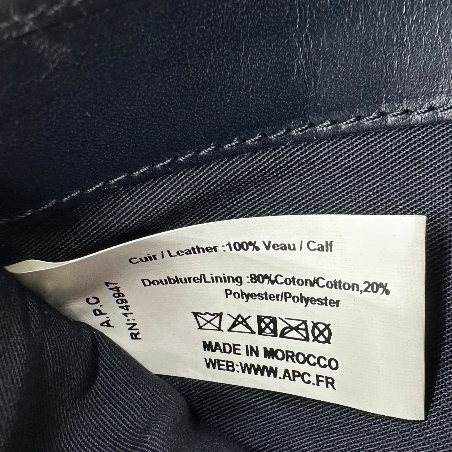 A.P.C.(アーペーセー) Cow Leather Bifold Wallet カウ レザー 二つ折り財布 ダークネイビー