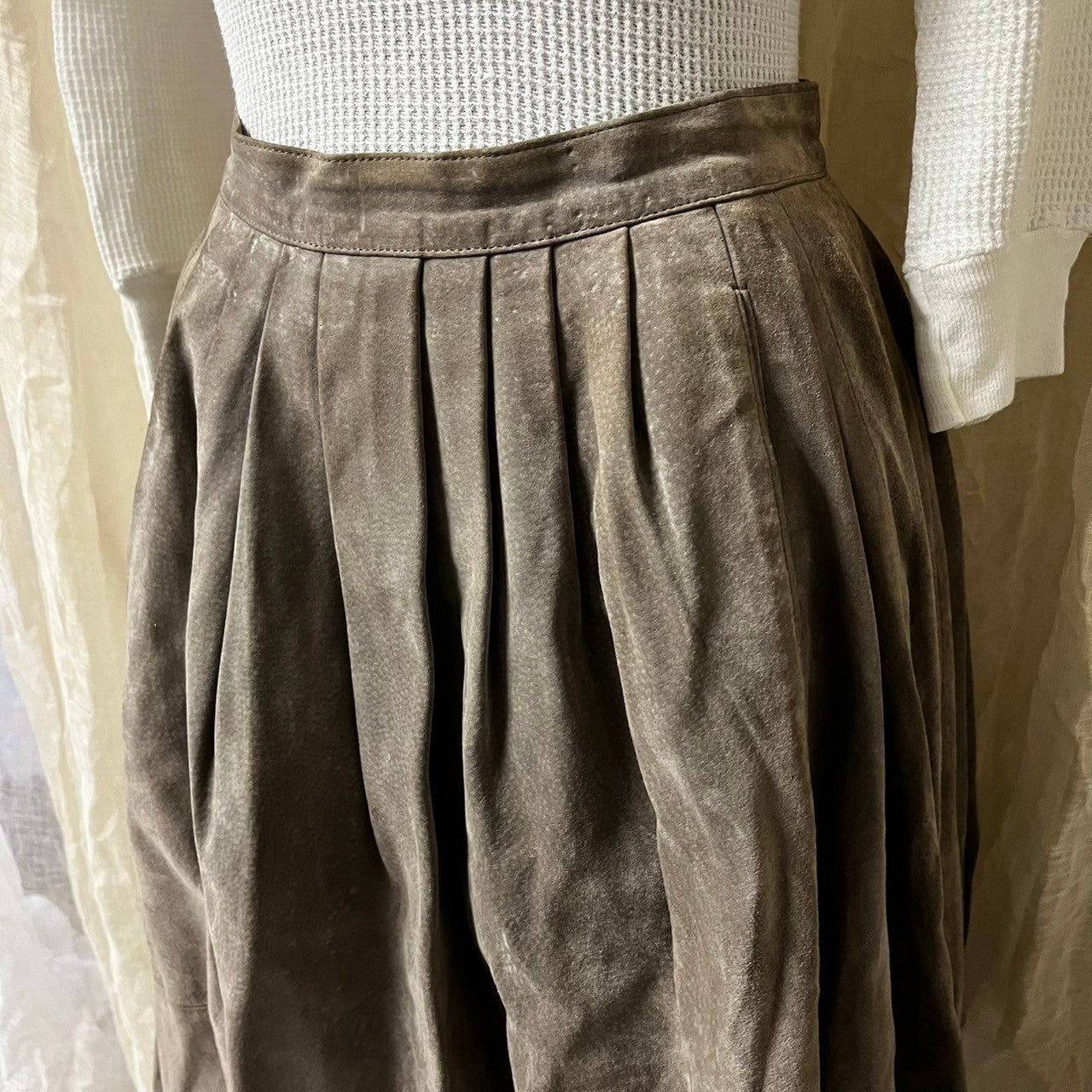 Euro Vintage(ヨーロッパヴィンテージ) Nuance_~50’s suede flare skirt/スウェードフレアスカート 36(Sサイズ程度) ペールグレー
