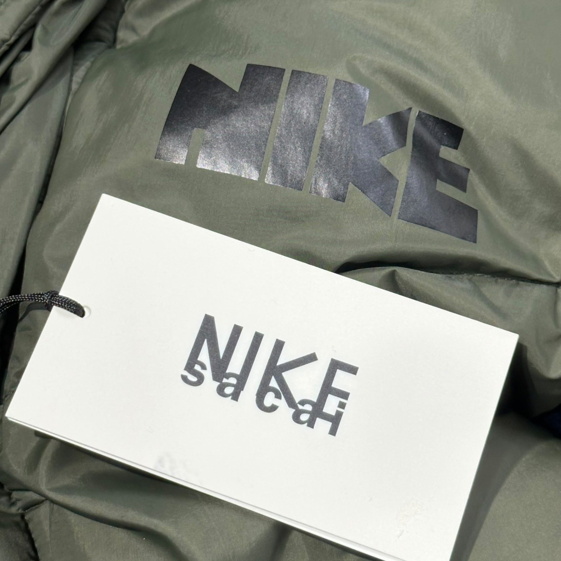sacai×NIKE(サカイ×ナイキ) NRG PARKA DOWN JACKET エヌアールジー パーカー コラボ ダウン ジャケット CT3269-355 M カーキ×ネイビー