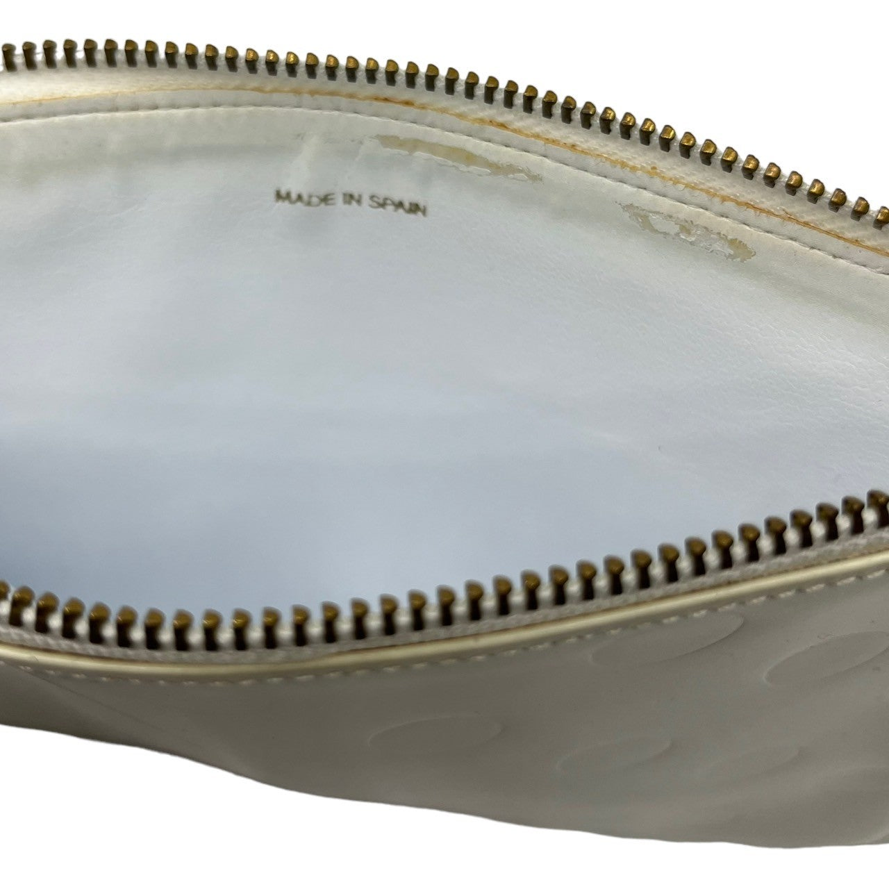 COMME des GARCONS(コムデギャルソン) テキストロゴ同色ドットポーチ オフホワイト 内側ハガレあり