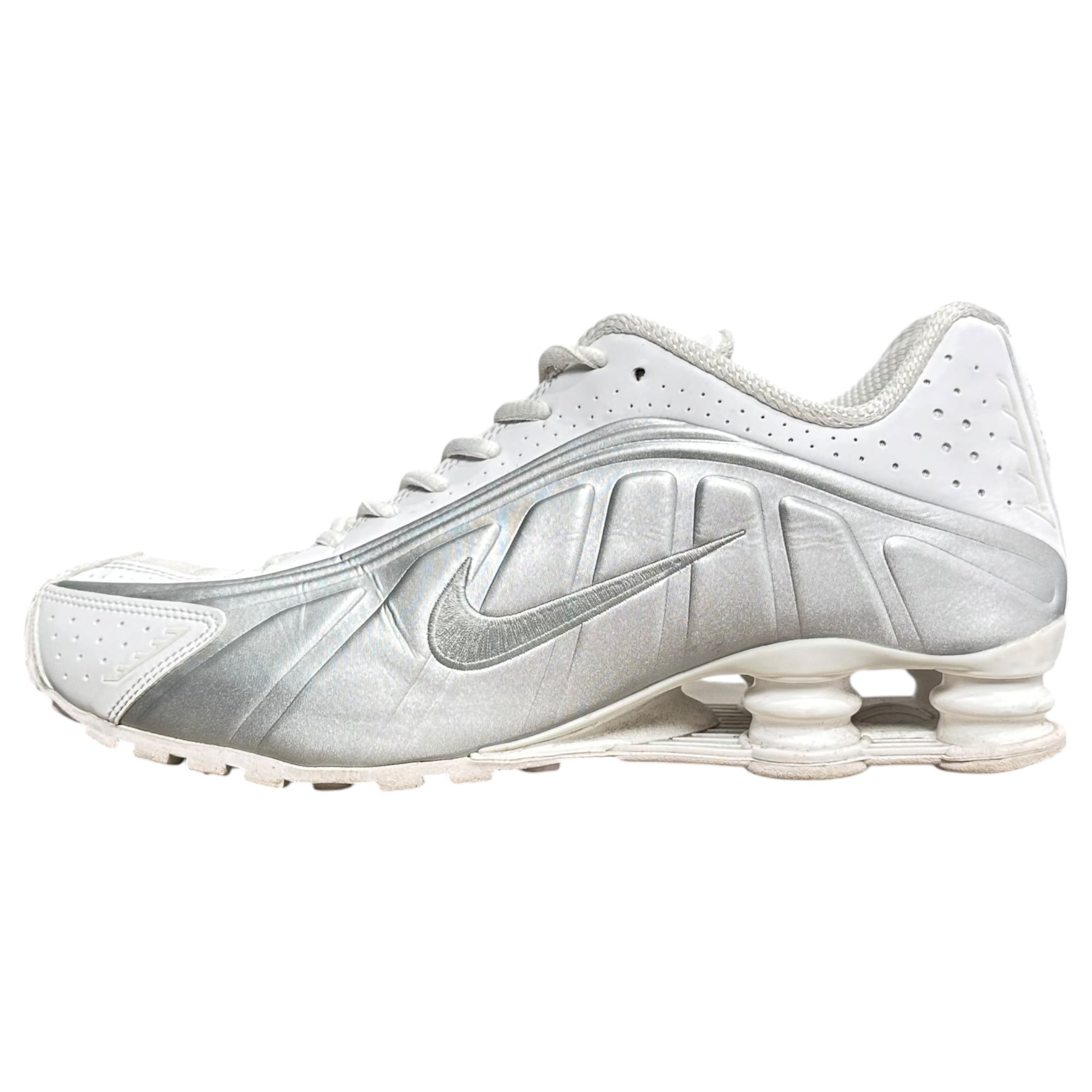 NIKE(ナイキ) SHOX R4 WHITE/METALLIC SILVER-WHITE ショックス HQ1988-101 28.5 ホワイト×メタリックシルバー スニーカー