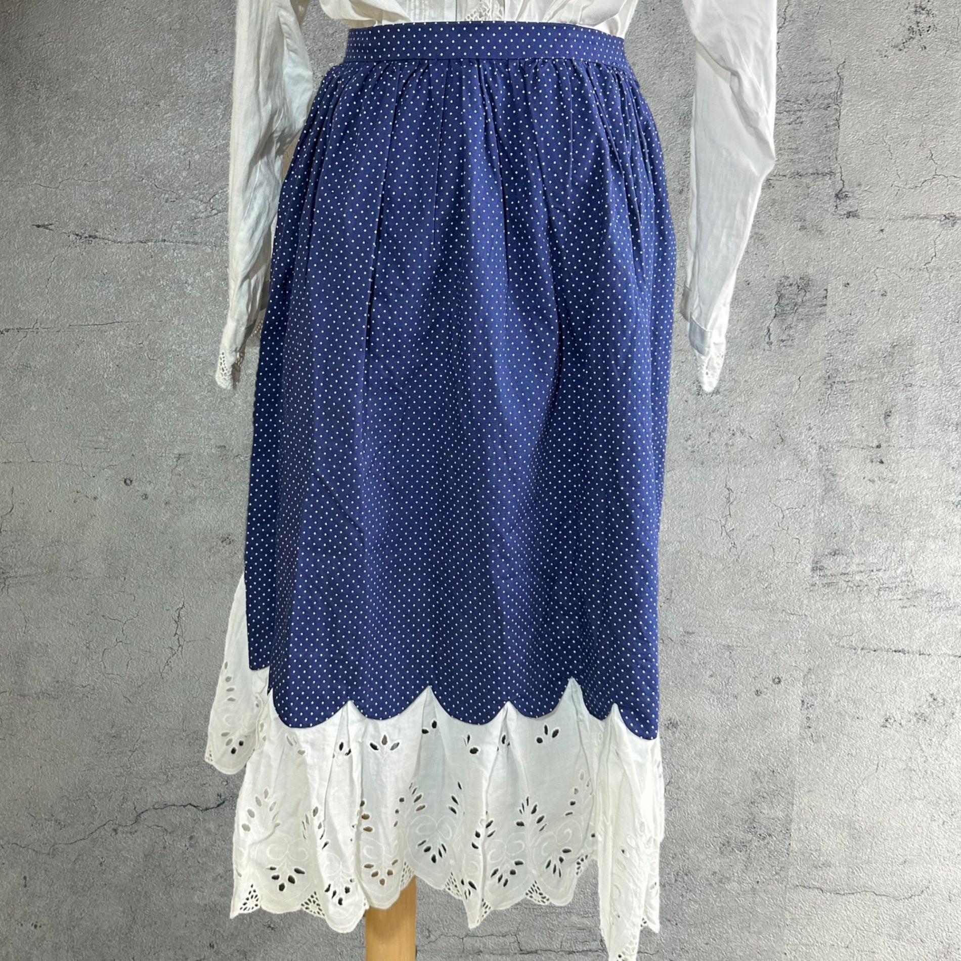 Euro vintage(ヨーロッパヴィンテージ) 70's~ Mizutama_dot printed knee length skirt with embroidery lace 水玉とエンブロイダリーレースのひざ丈スカート 表記無し(S~M程度) ブルー×ホワイト