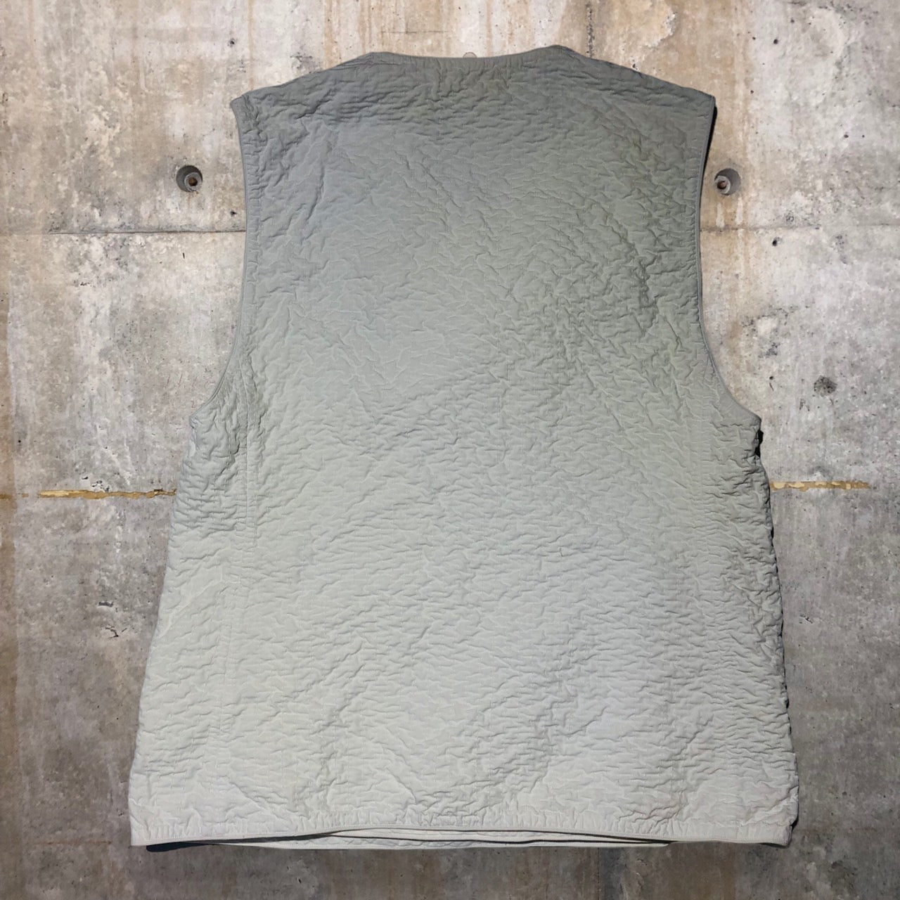 ASHA BY MDS(アシャバイエムディーエス) 96SSインド綿シワ加工キルティングベスト PE62-FE706 M ホワイト ISSEY MIYAKE(イッセイミヤケ)ライン