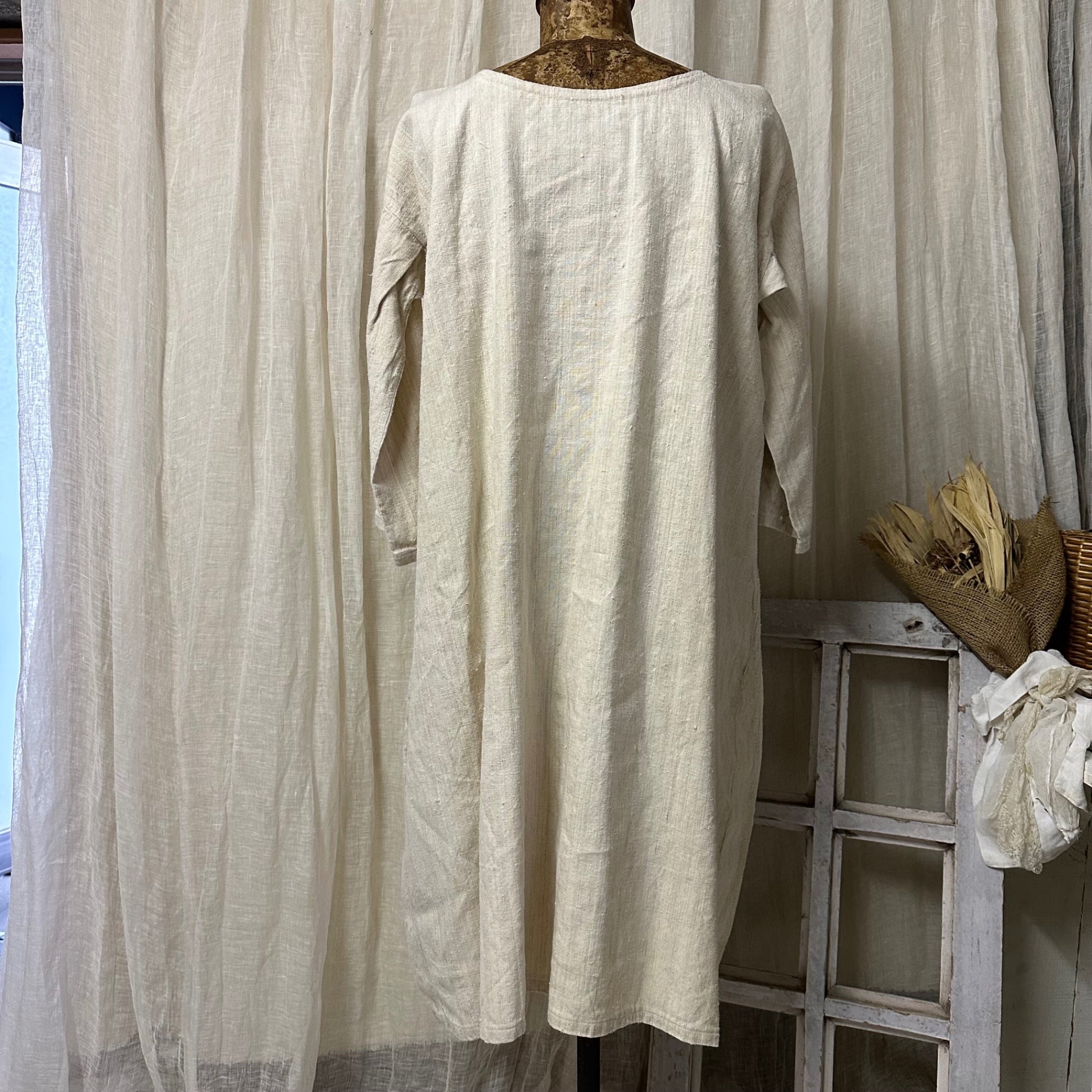 Euro antique(ヨーロッパアンティーク) 00's~thick〘LINEN〙with lace ribbon knighty 厚手リネンのレースリボン付きナイティドレス 表記無し(M~L程度) ベージュ