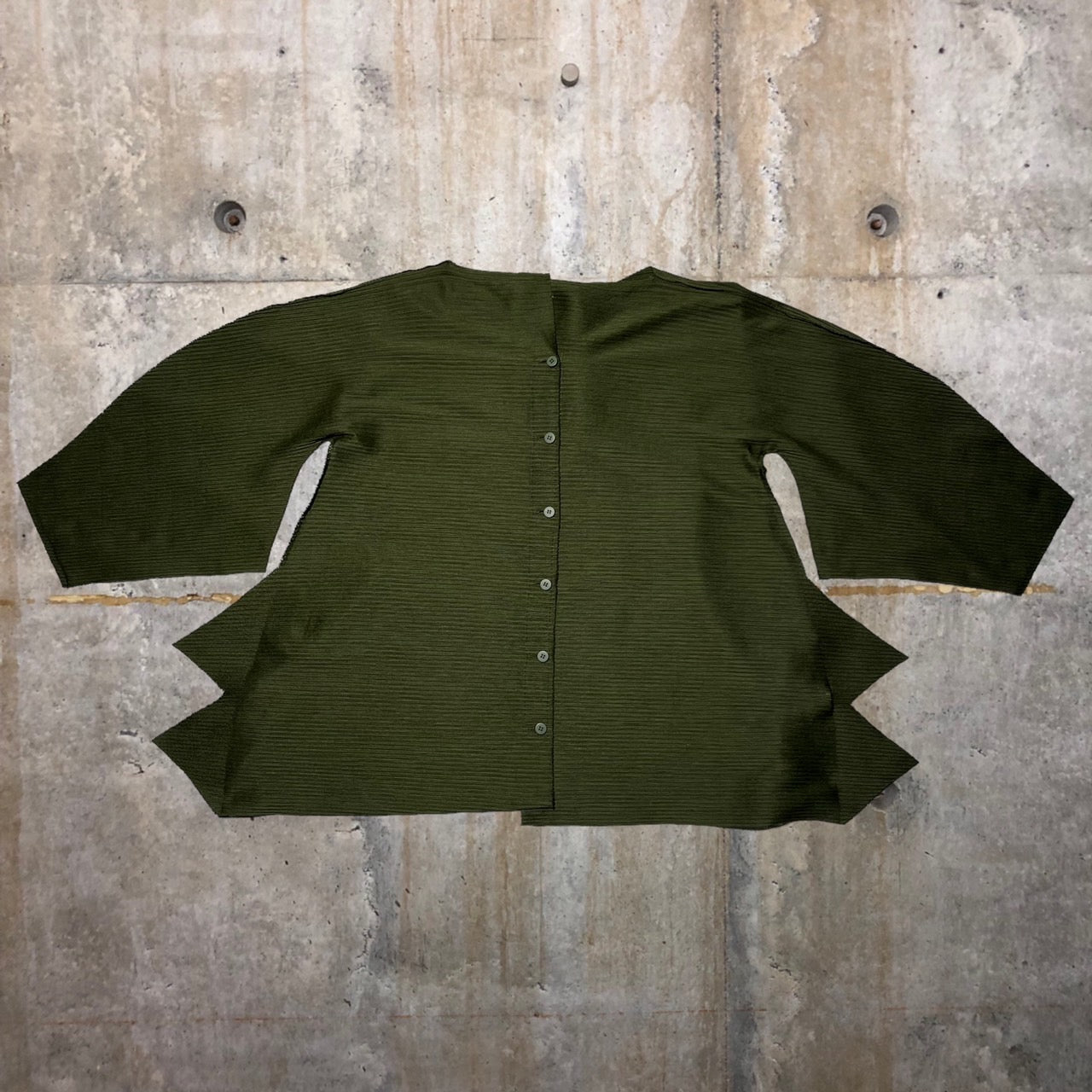 me ISSEY MIYAKE(ミーイッセイミヤケ) A-POCプリーツオーバーシャツ/変形シャツ/カーディガン MI61KO499 FREE カーキ