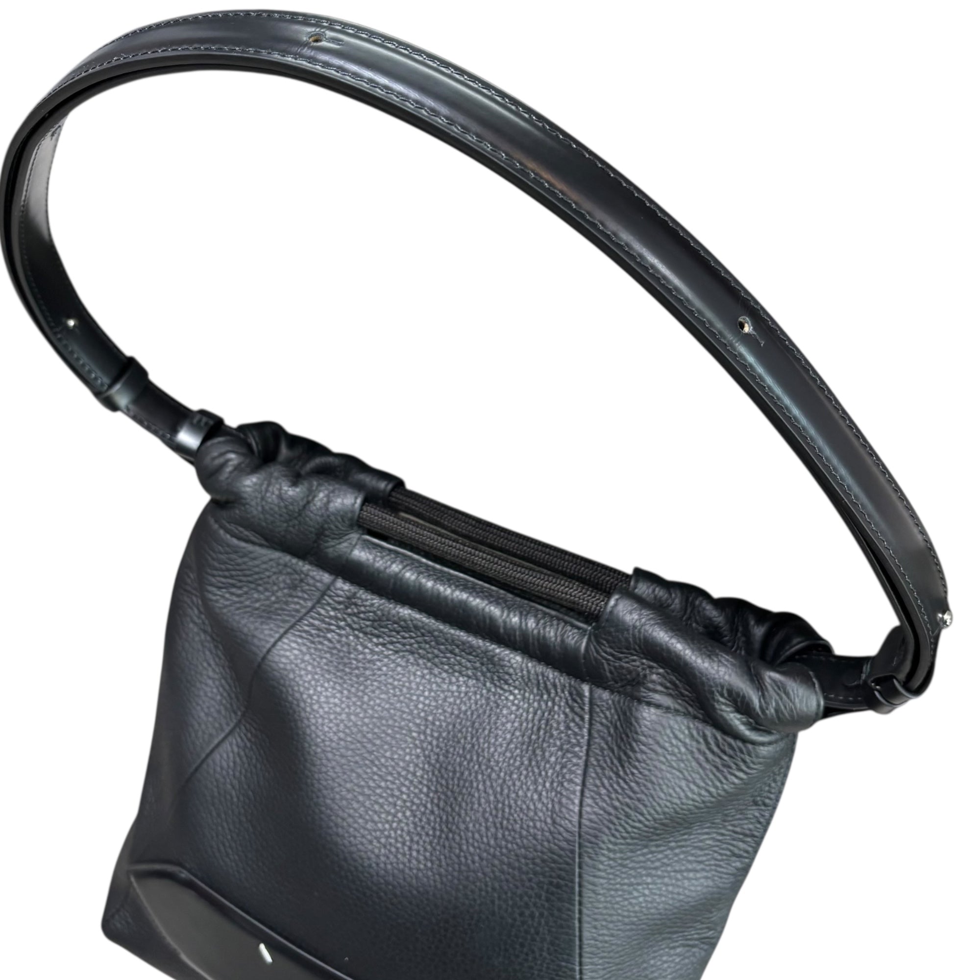 MAISON MARGIELA(メゾンマルジェラ) SOFT 5AC DRAWSTRING BAG ソフト ドローストリング レザー バッグ SB1WG0044 P4746 TB013 ブラック 2WAY ディアスキン