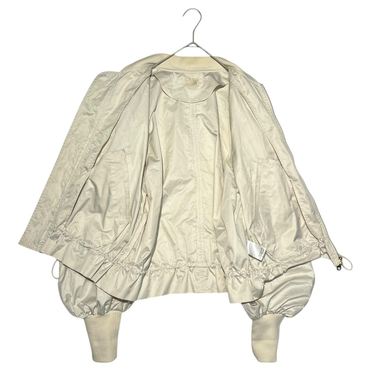 BEARDSLEY(ビアズリーガリャルダガランテ) Ruffle hem MA-1 blouson jacket 裾 フリル MA-1 ブルゾン ジャケット BEZ1022207A0003 FREE アイボリー 参考定価30,800円(税込)
