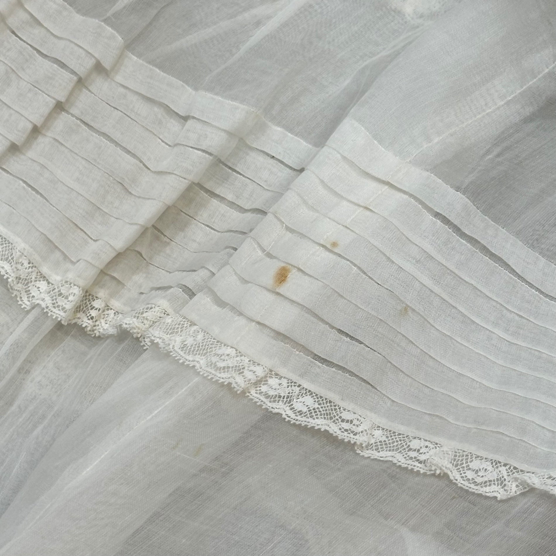 Euro antique(ヨーロッパアンティーク) about 1900's~ organza lace decoratedwith collar dress 20世紀初頭頃のレース装飾オーガンザドレス 表記無し(S程度) ベージュ