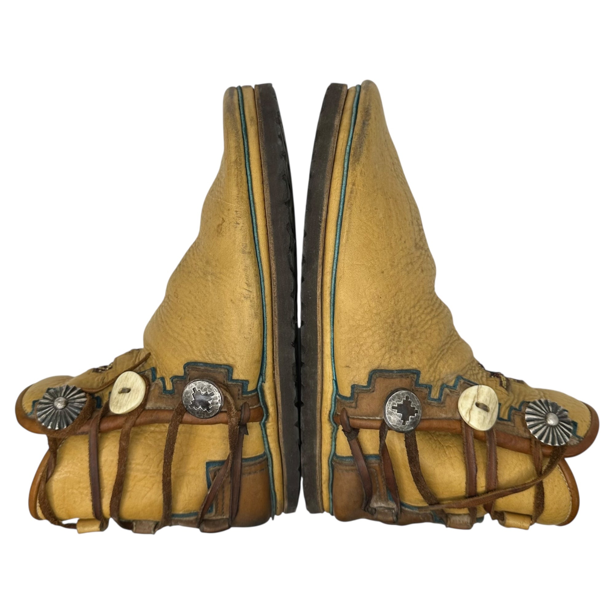 RON BOYD × BEAMS PLUS(ロンボイド × ビームスプラス) Concho Custom Moccasin Boots コンチョ カスタム モカシン ブーツ アメリカンヒッピー 27~27.5cm程度 ベージュ×ブラウン INDIAN JEWELRY Fair限定 ロンボイド氏ハンドメイド レザー