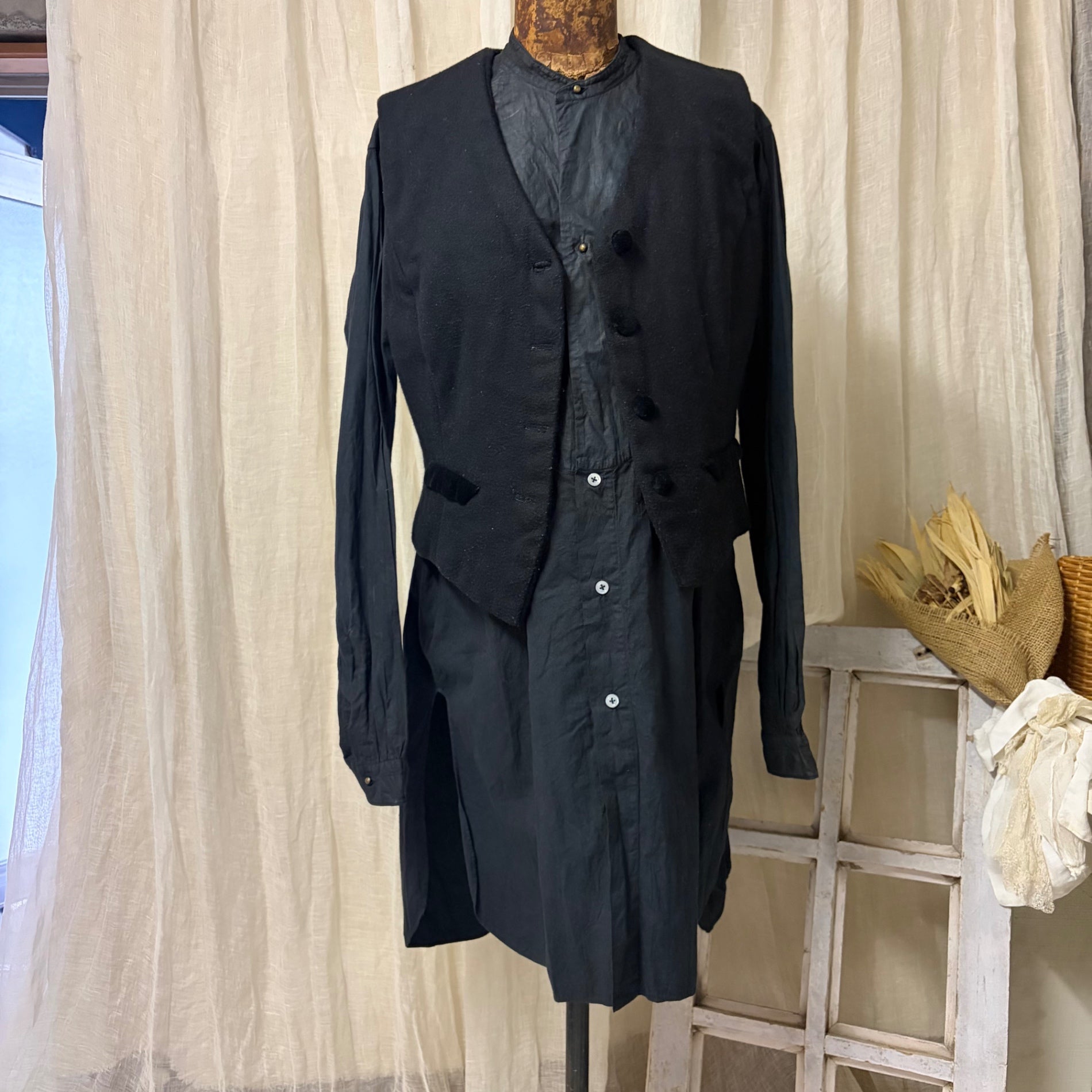 Euro vintage(ヨーロッパヴィンテージ) France 40's~ wool vest ウールとコーデュロイボタンのクラシカルなベスト M~L程度 ブラック