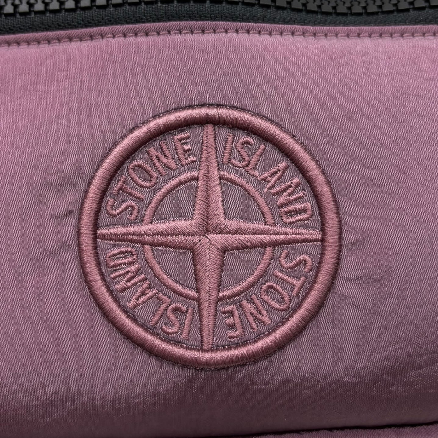 STONE ISLAND(ストーンアイランド) 24AW Nylon Metal Detachable Pouch ナイロン メタル ポーチ 811591776 パープル セカンド バッグ