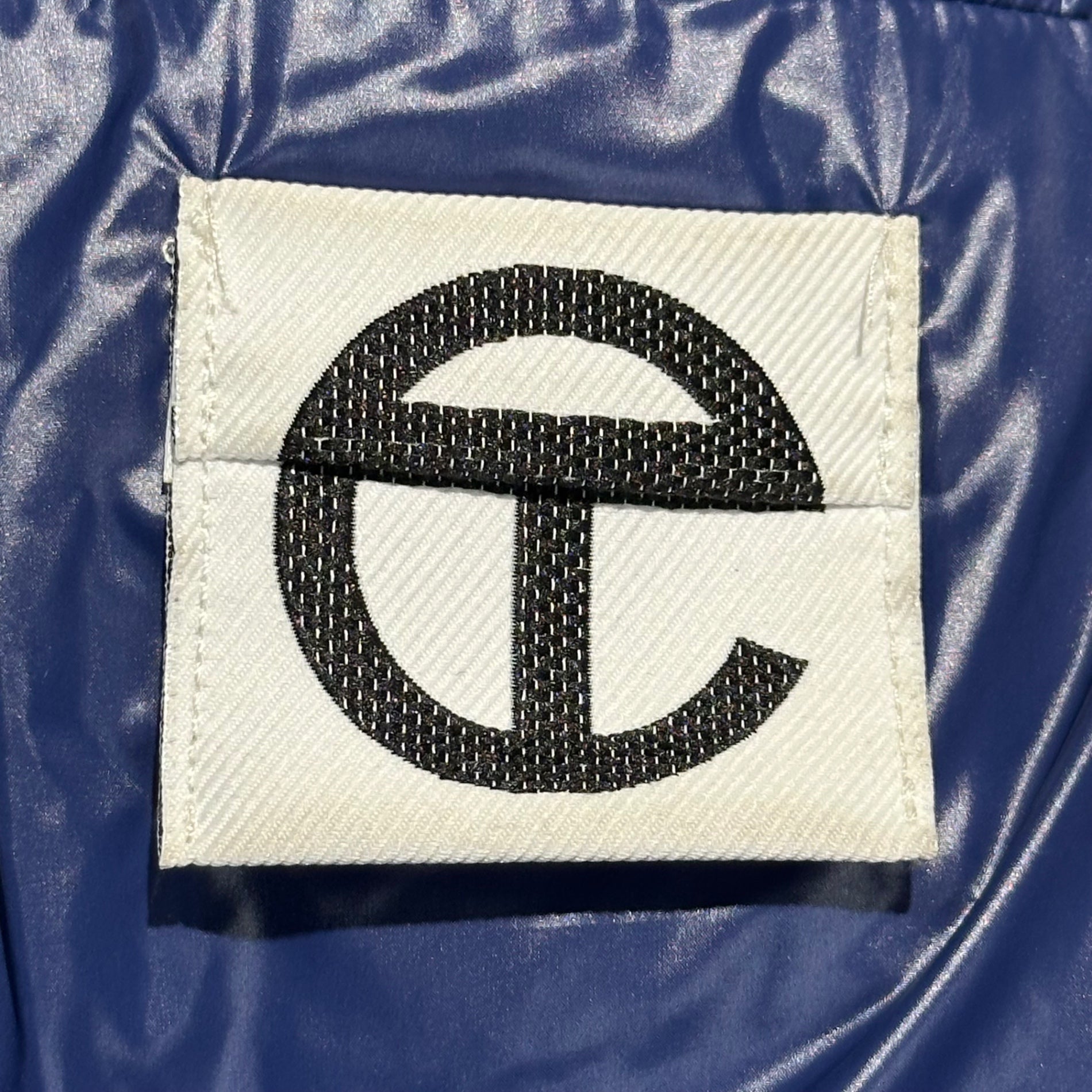 TELFAR(テルファー) Insulated Docking Zip-Up Hoodie 中綿 ドッキング ジップアップ パーカー フーディ fw20-pf-03-0xbl FREE バーガンディ×ブルー