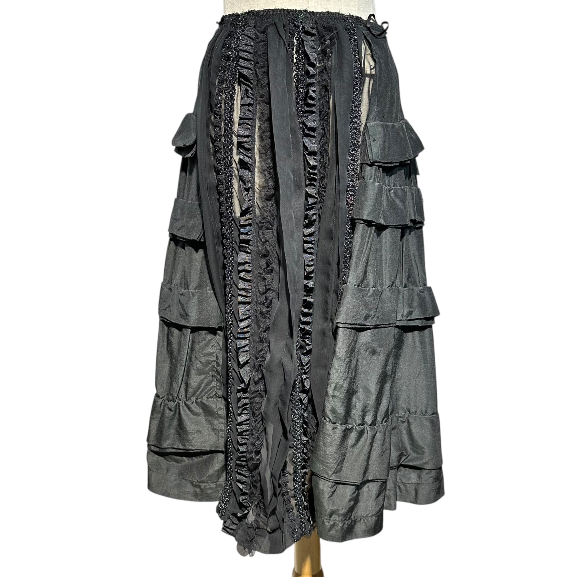 COMME des GARCONS(コムデギャルソン) Lace-embellished tiered skirt レース装飾 ティアード スカート S ブラック 品質表示タグ切取