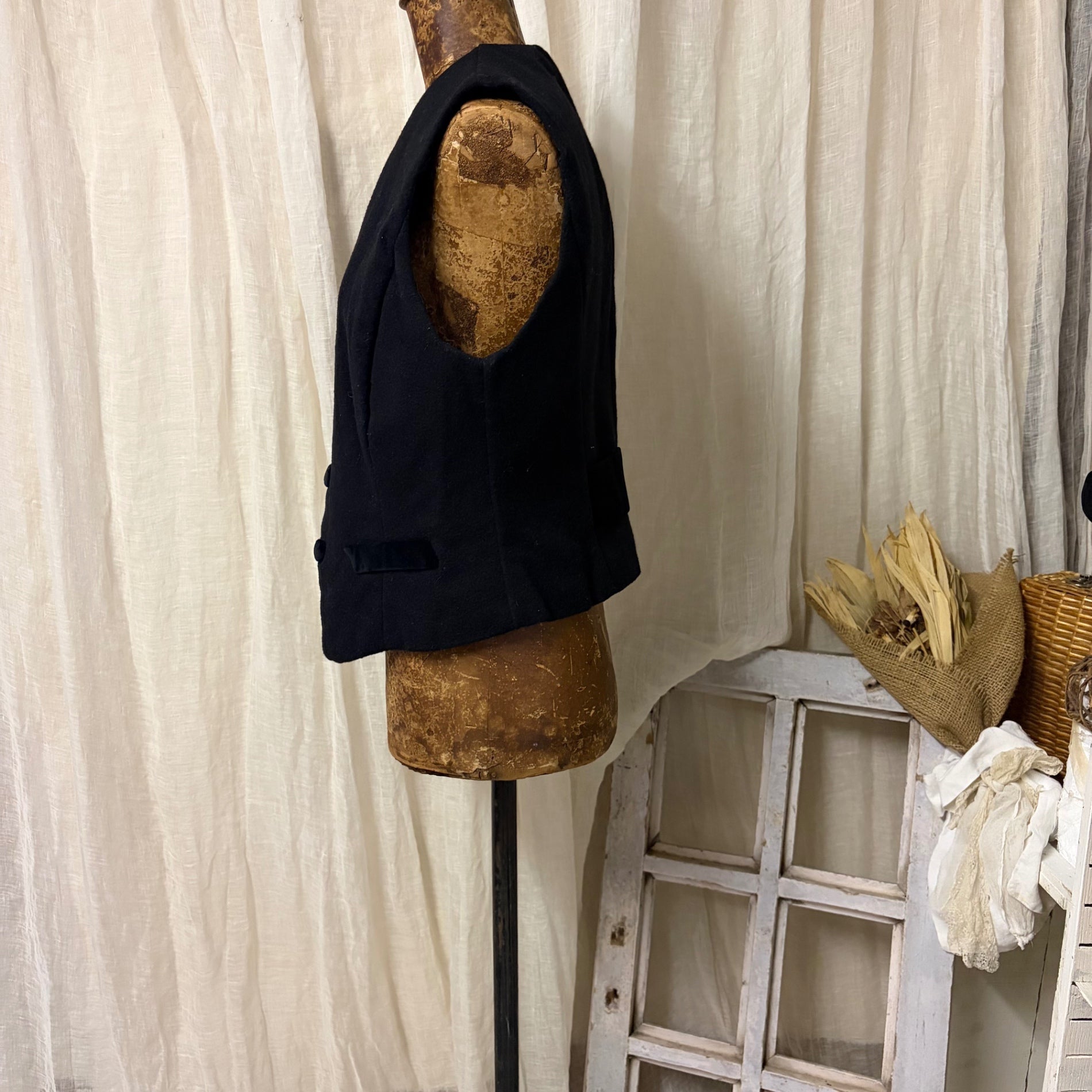 Euro vintage(ヨーロッパヴィンテージ) France 40's~ wool vest ウールとコーデュロイボタンのクラシカルなベスト M~L程度 ブラック