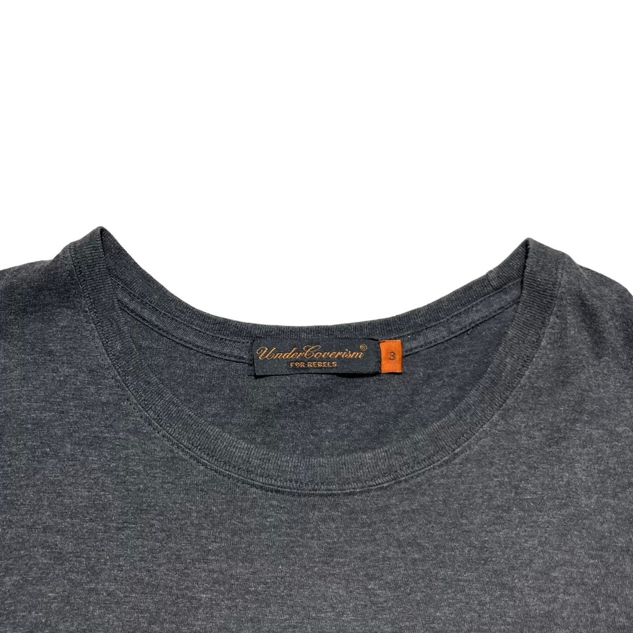 UNDERCOVERISM(アンダーカバーイズム) Knitted print 'U' logo crew neck T-shirt ニット編み プリント 「U」 ロゴ クルーネック Tシャツ 3(M~L) チャコールグレー×レッド