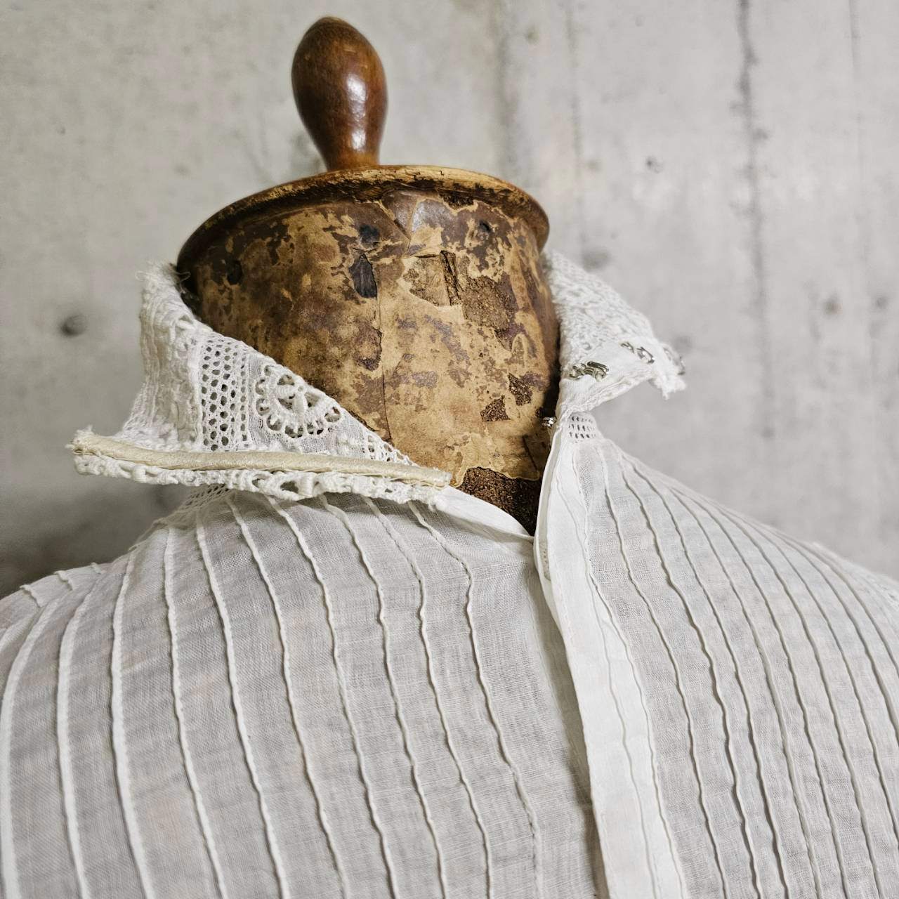 Euro antique(ヨーロッパアンティーク) 10's~Victorian cotton standcollar long onepiece コットンのスタンドカラーとレースのロング丈ドレス ワンピース ウエスト:約56cm、着丈:約135cm/各所にダメージ有 ホワイト
