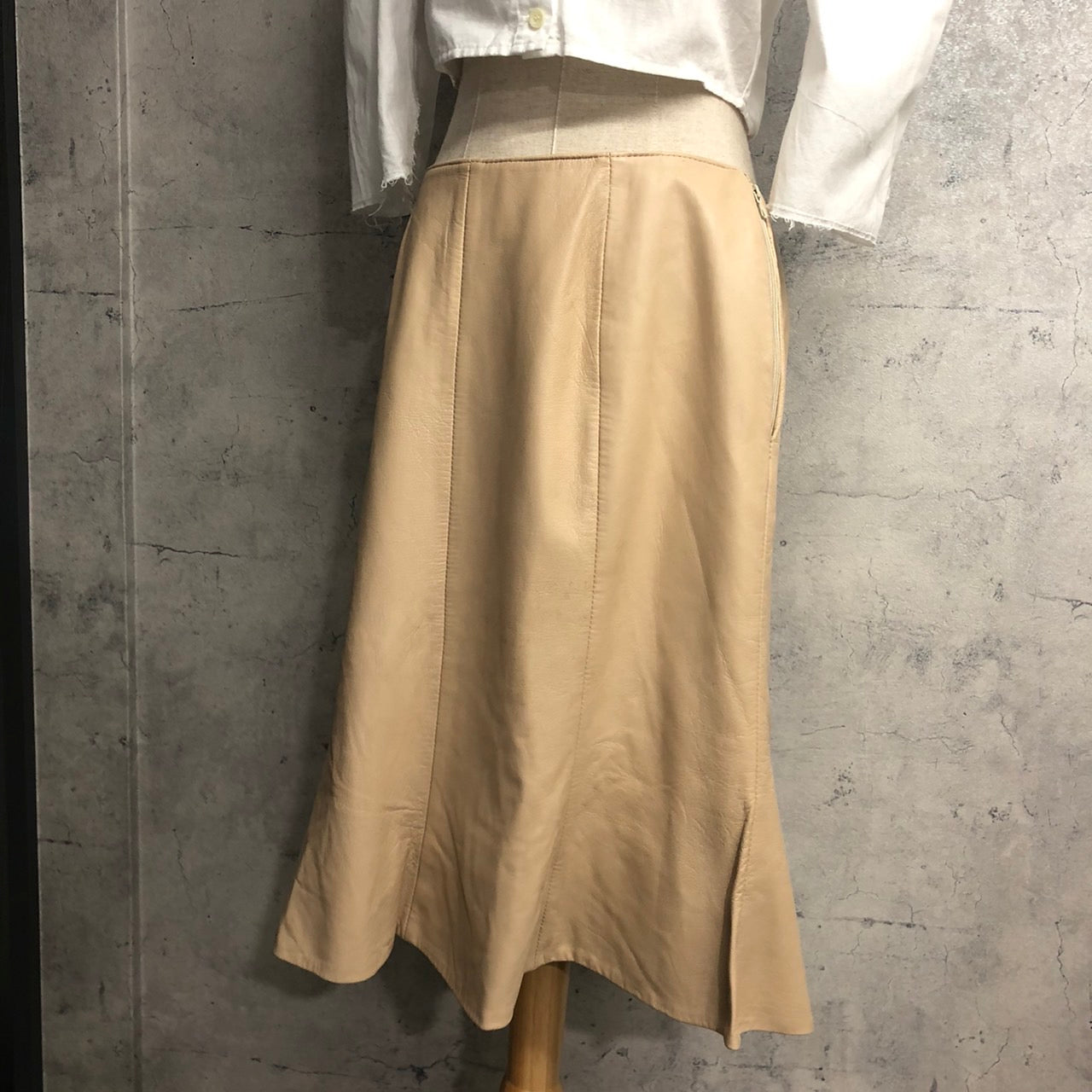 Euro Vintage(ヨーロッパヴィンテージ) Milk_レザー膝丈スカート 15(Lサイズ程度) ベージュ