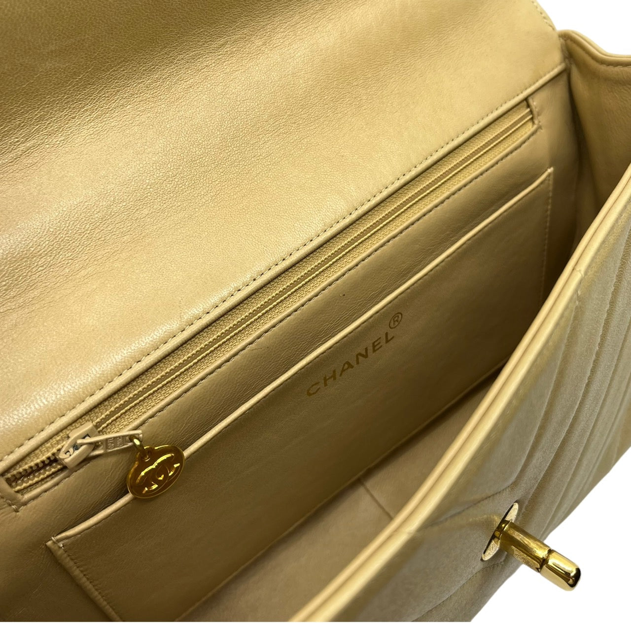 CHANEL(シャネル) Vステッチ ラムスキンハンドバッグ/ココマーク/シェブロン/ヴィンテージ/ヴィンテージシャネル 製造番号:22***** ベージュ/アイボリー 2番台 ゴールド金具 購入先:横浜タカシマヤ