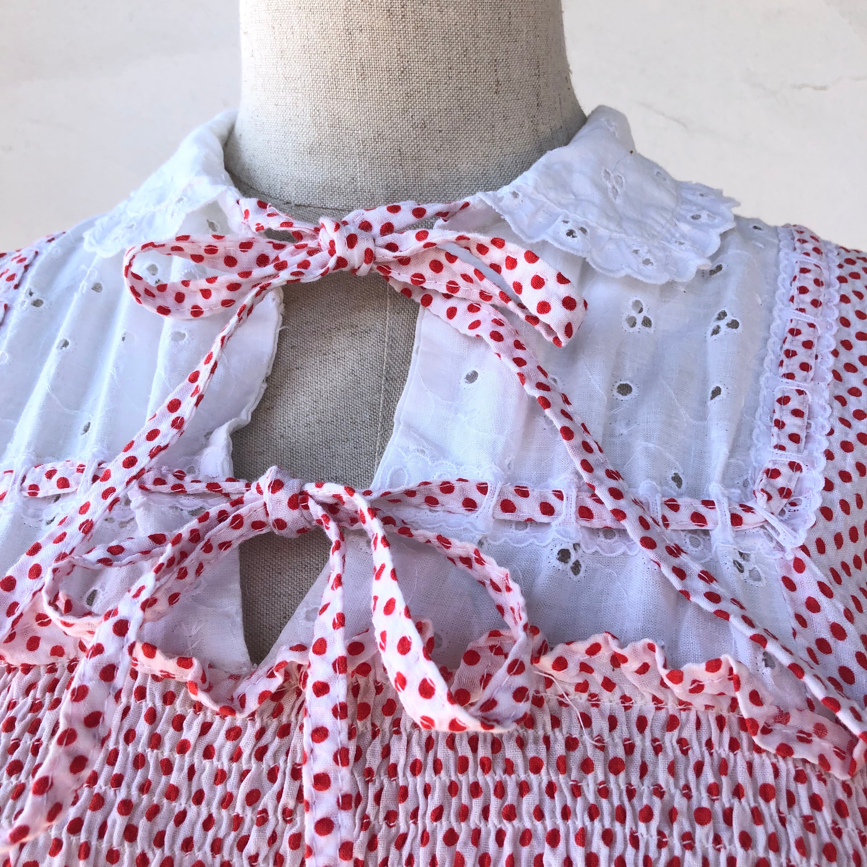 Euro Vintage(ヨーロッパヴィンテージ) Ribon_ドットレースの気分ワンピース 表記なし(Mサイズ程度) レッド