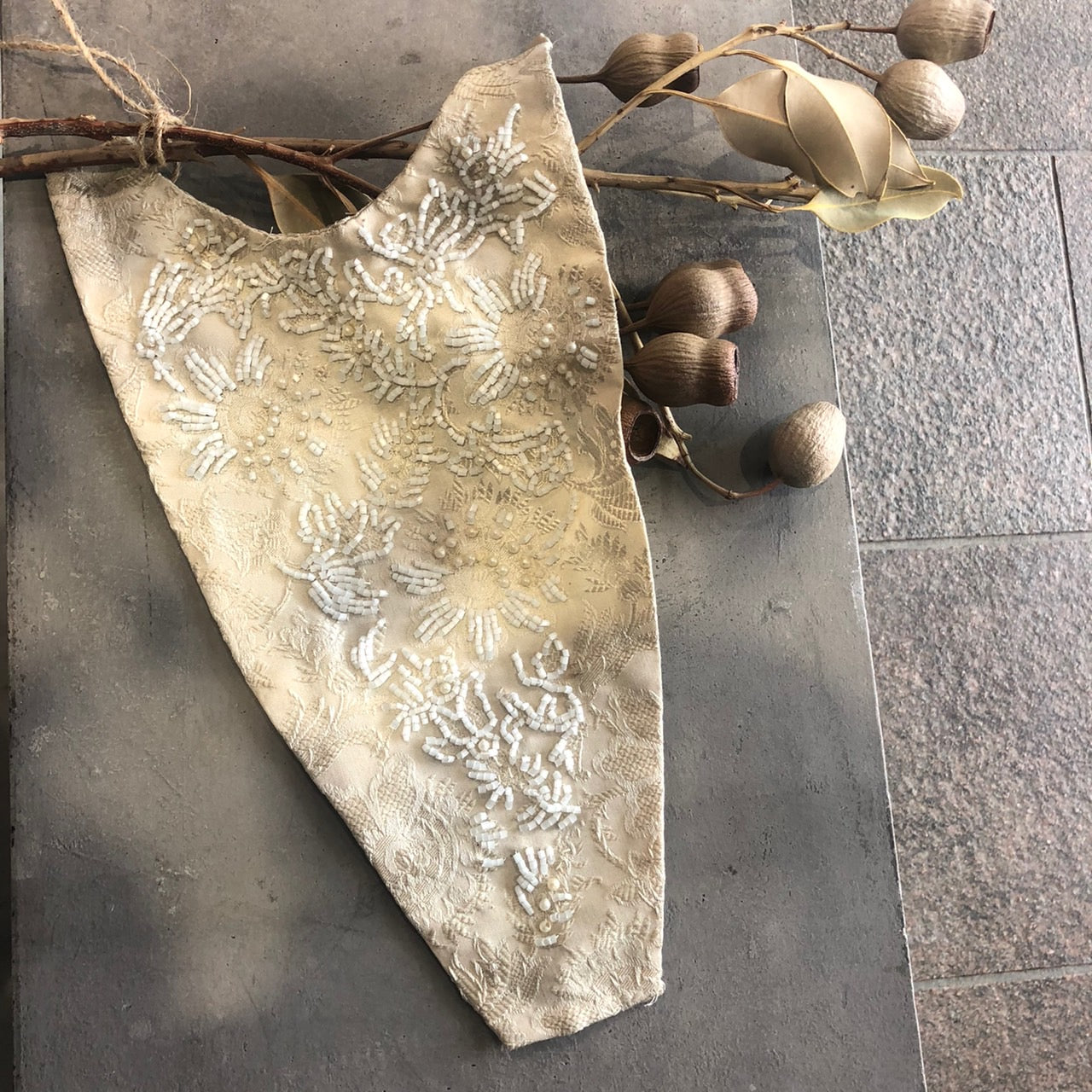 VINTAGE(ヴィンテージ) ビーズ装飾ファブリック アイボリー