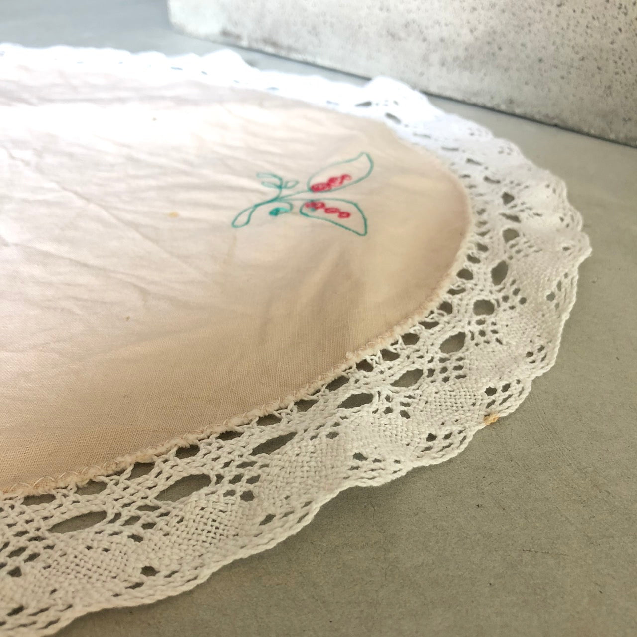 Vintage(ヴィンテージ) What_ラウンドレースの刺繍生地 ピンク