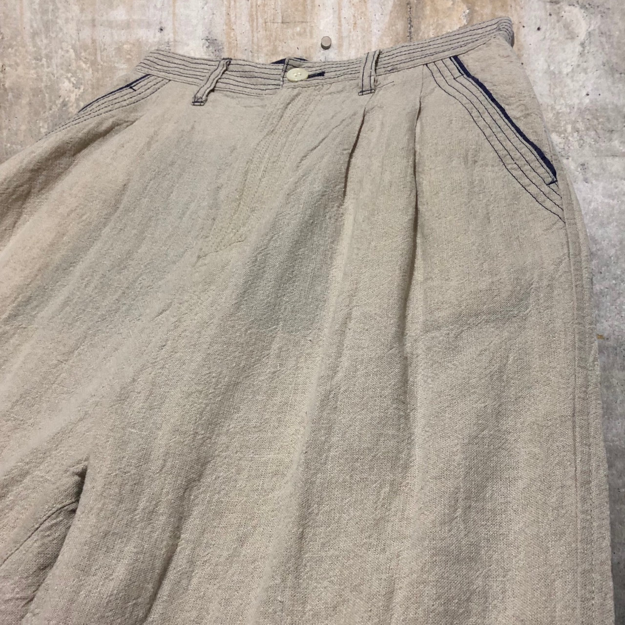 COMME des GARCONS JUNYA WATANABE(コムデギャルソンジュンヤワタナベ) 1タックテーパードリネンパンツ サイズ表記切れ ベージュ×パープル 品質表示タグ切り取り