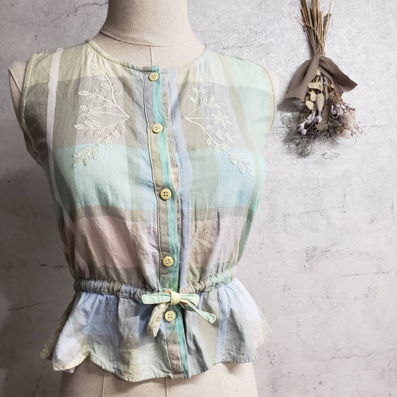 Euro Vintage(ヨーロッパヴィンテージ) Kasane_ペールトーン刺繍ベスト 12(Mサイズ程度) グリーン