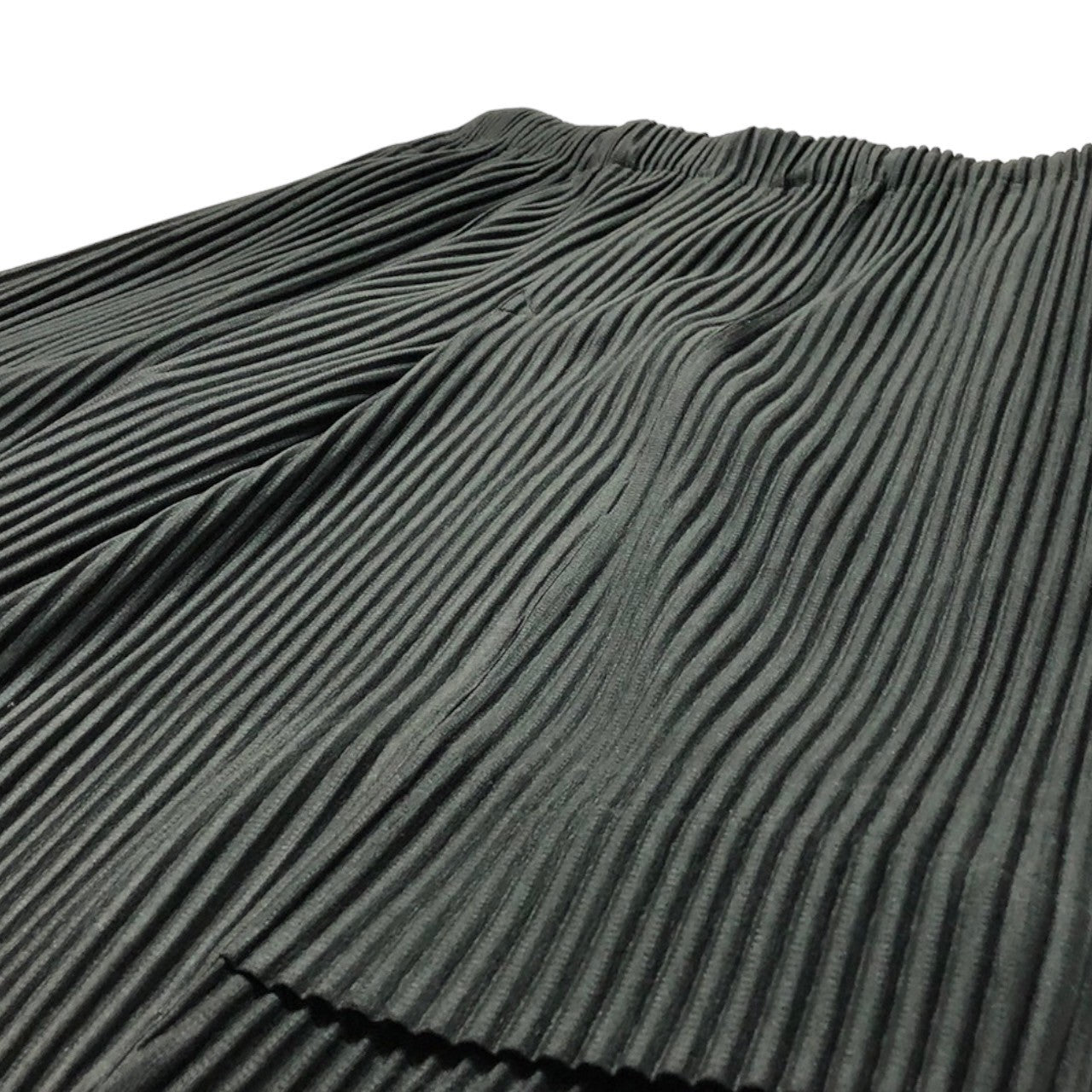 HOMME PLISSE ISSEY MIYAKE(オムプリッセイッセイミヤケ) 23AW CARGO PANTS カーゴパンツ プリーツ HP23JF144 SIZE 2(M) ダーク カーキ
