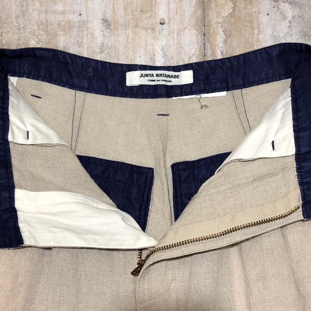 COMME des GARCONS JUNYA WATANABE(コムデギャルソンジュンヤワタナベ) 1タックテーパードリネンパンツ サイズ表記切れ ベージュ×パープル 品質表示タグ切り取り